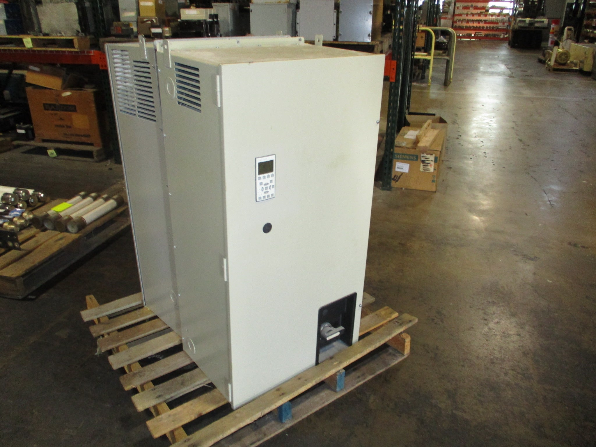 Trane AC Drive X13170828060 60HP 3Ph Type 1 Enclosure w/ Keypad Used