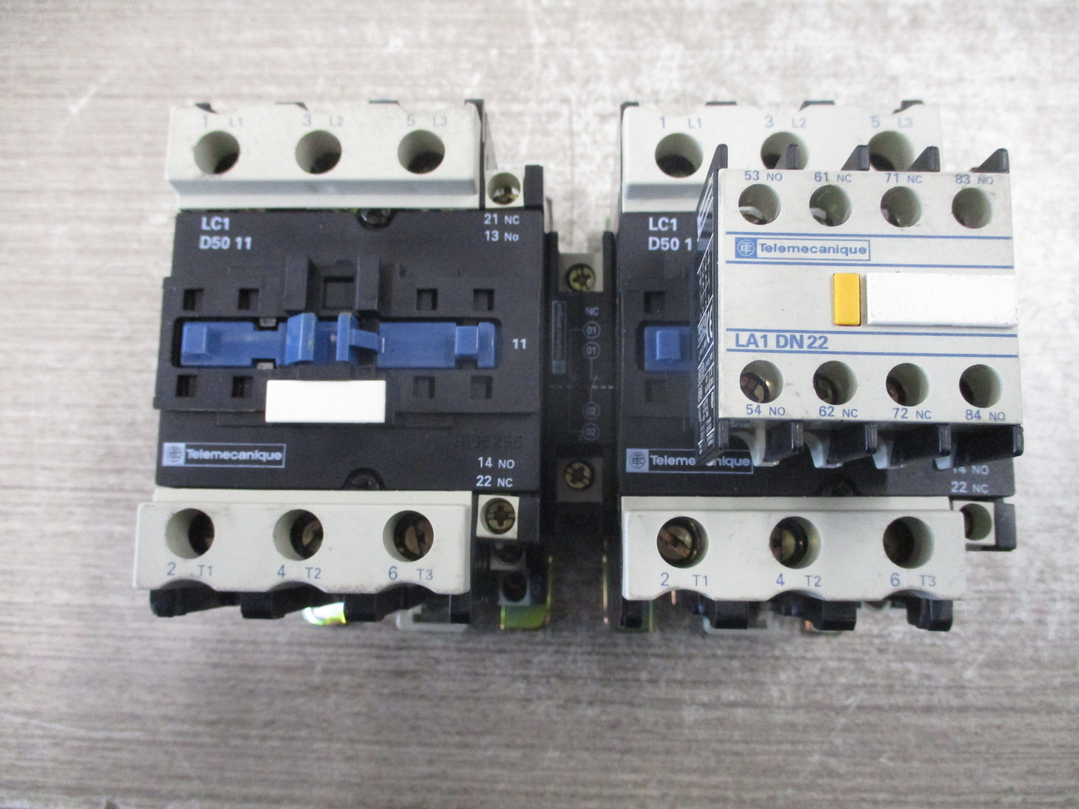 Telemecanique Reversing Contactor LC1 D50 11 120V Coil 70A 600V W/(1) Aux Contact Block Used