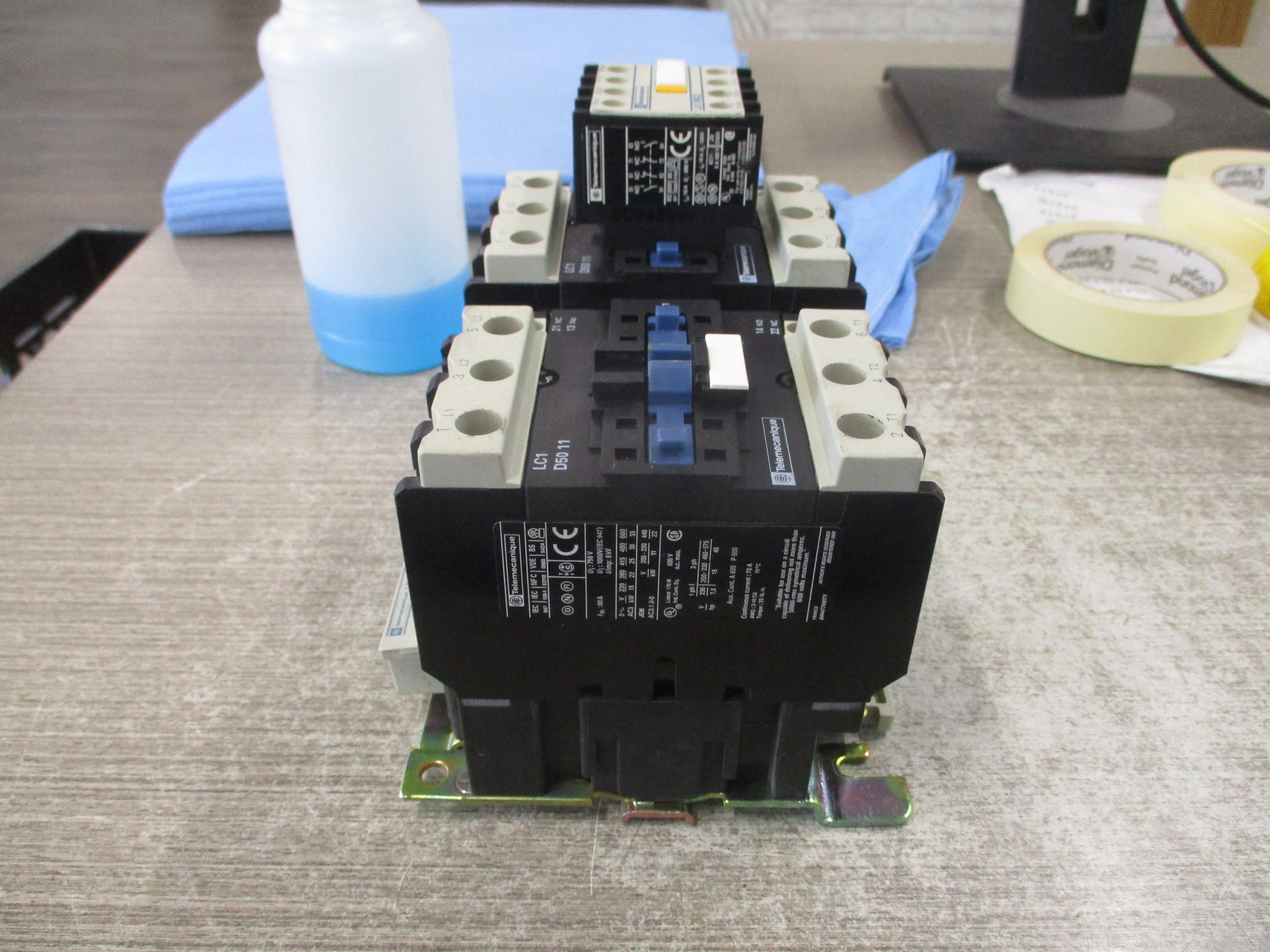 Telemecanique Reversing Contactor LC1 D50 11 120V Coil 70A 600V W/(1) Aux Contact Block Used