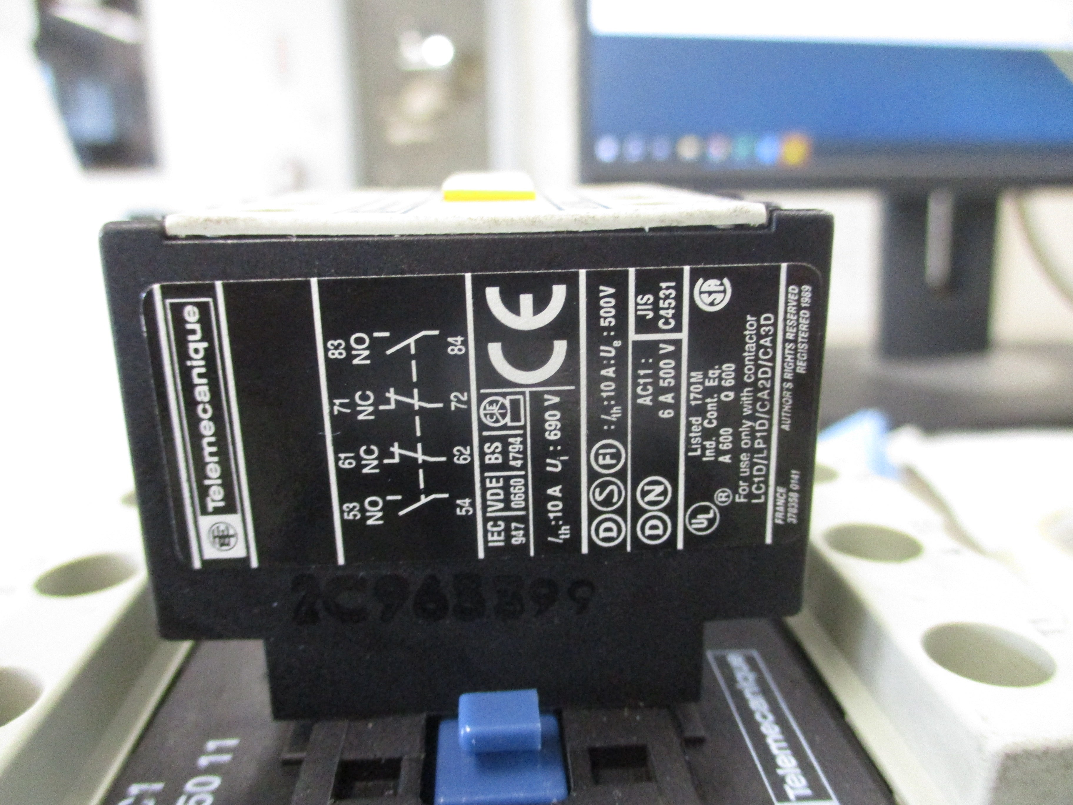 Telemecanique Reversing Contactor LC1 D50 11 120V Coil 70A 600V W/(1) Aux Contact Block Used