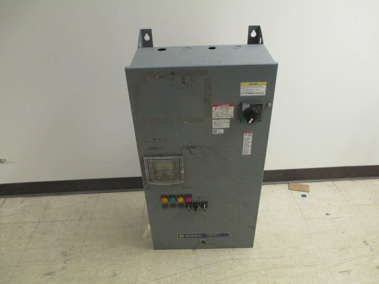 Square D E-Flex Motor Controller ATV61HD11N4 15HP 15 KW 27A 460V Used