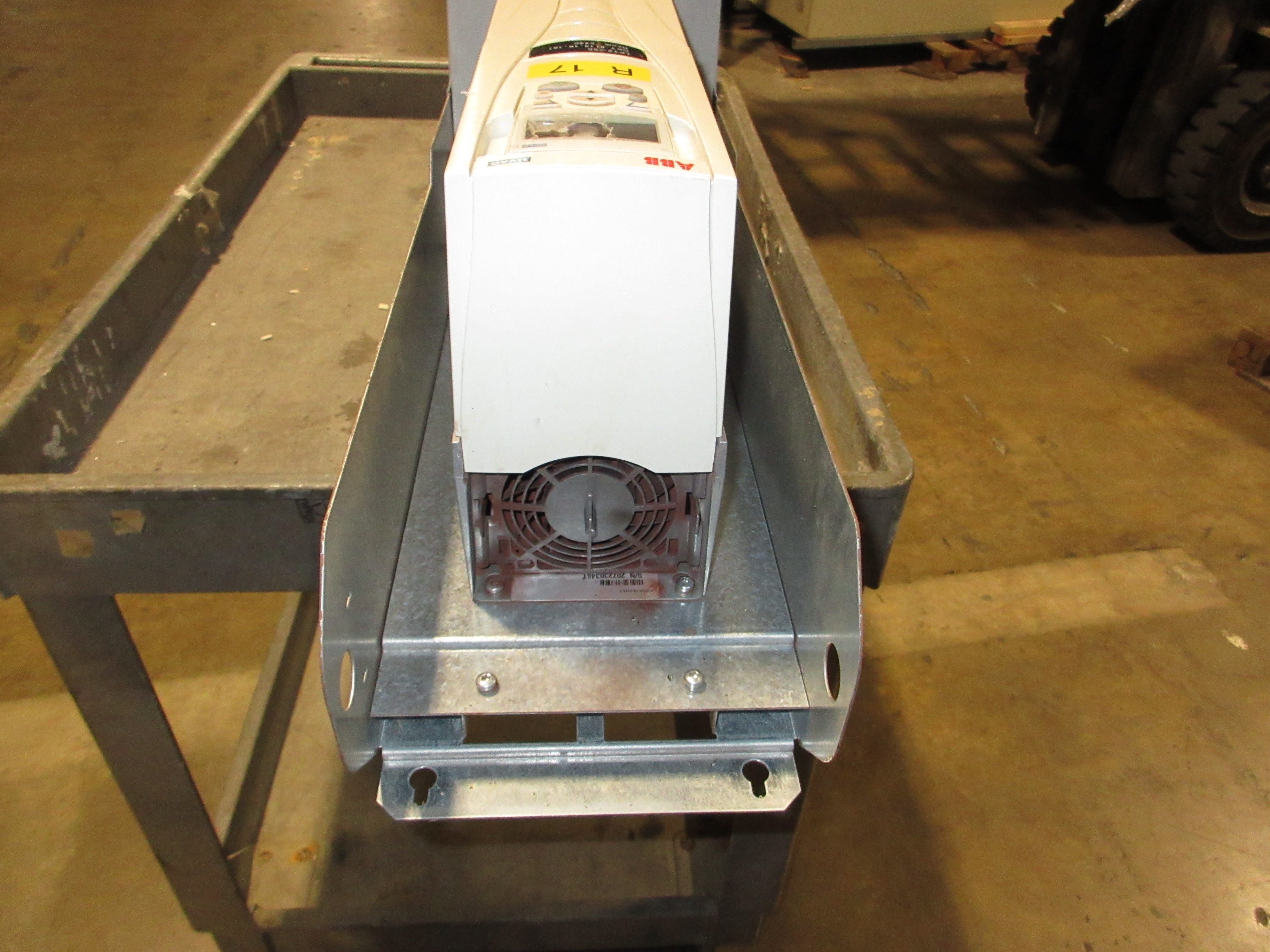 ABB ACH550 AC Drive w/ Bypass ACH550-VD-031A-2+F267 10HP 3Ph w/ Keypad Used