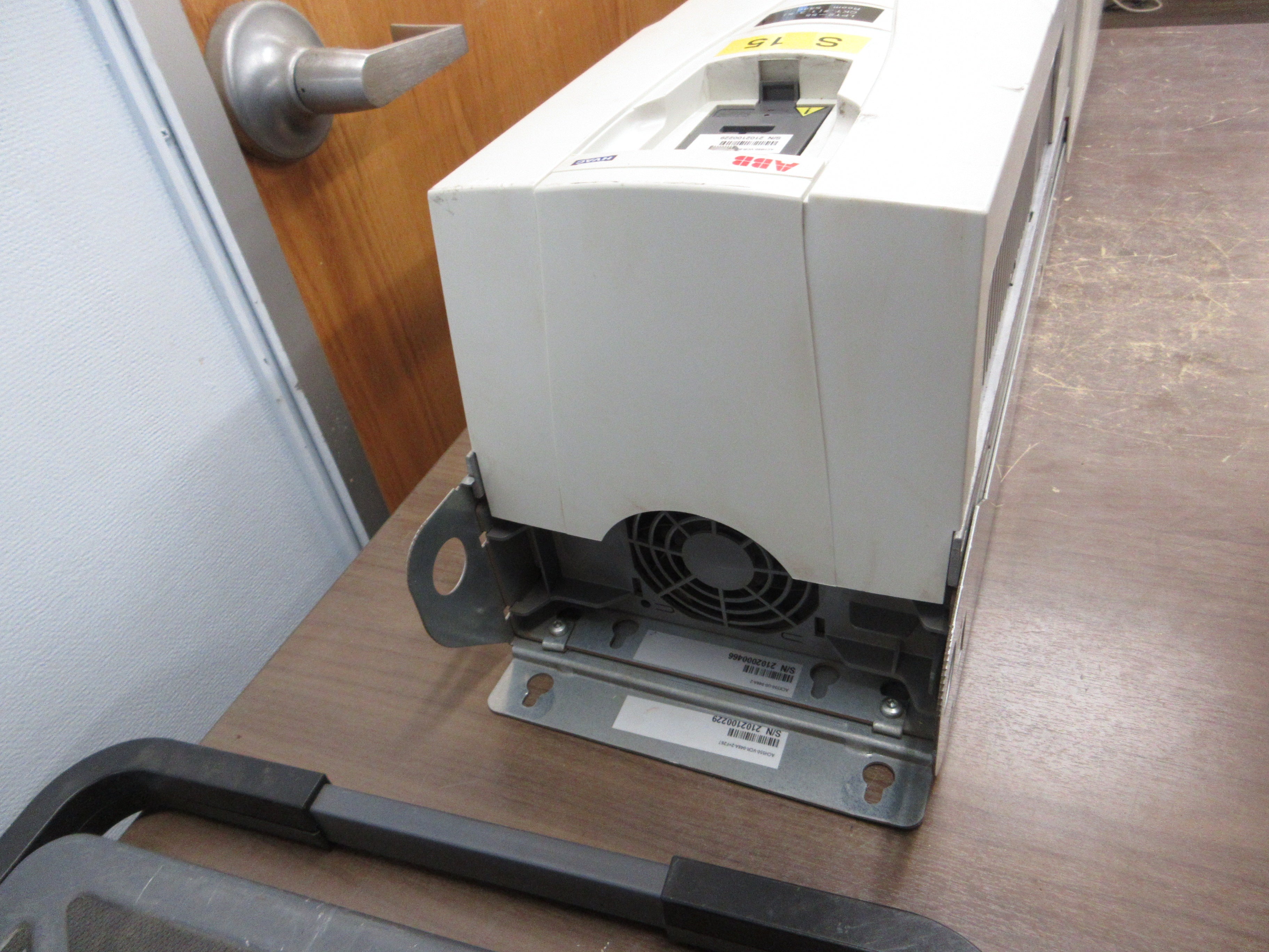 ABB ACH550 AC Drive w/ Bypass ACH550-VCR-046A-2+F267 15HP 3Ph w/ Keypad Used