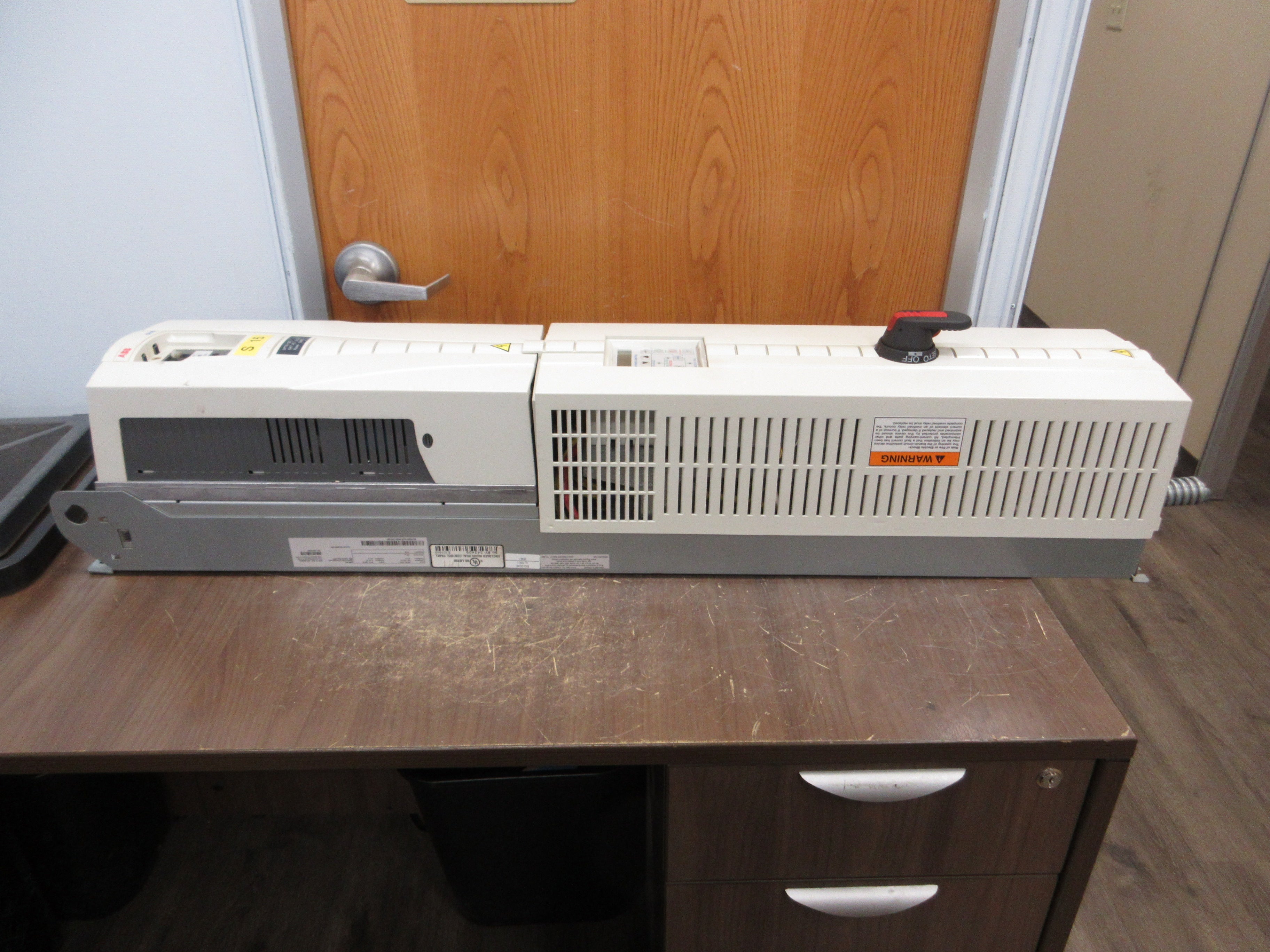 ABB ACH550 AC Drive w/ Bypass ACH550-VCR-046A-2+F267 15HP 3Ph w/ Keypad Used