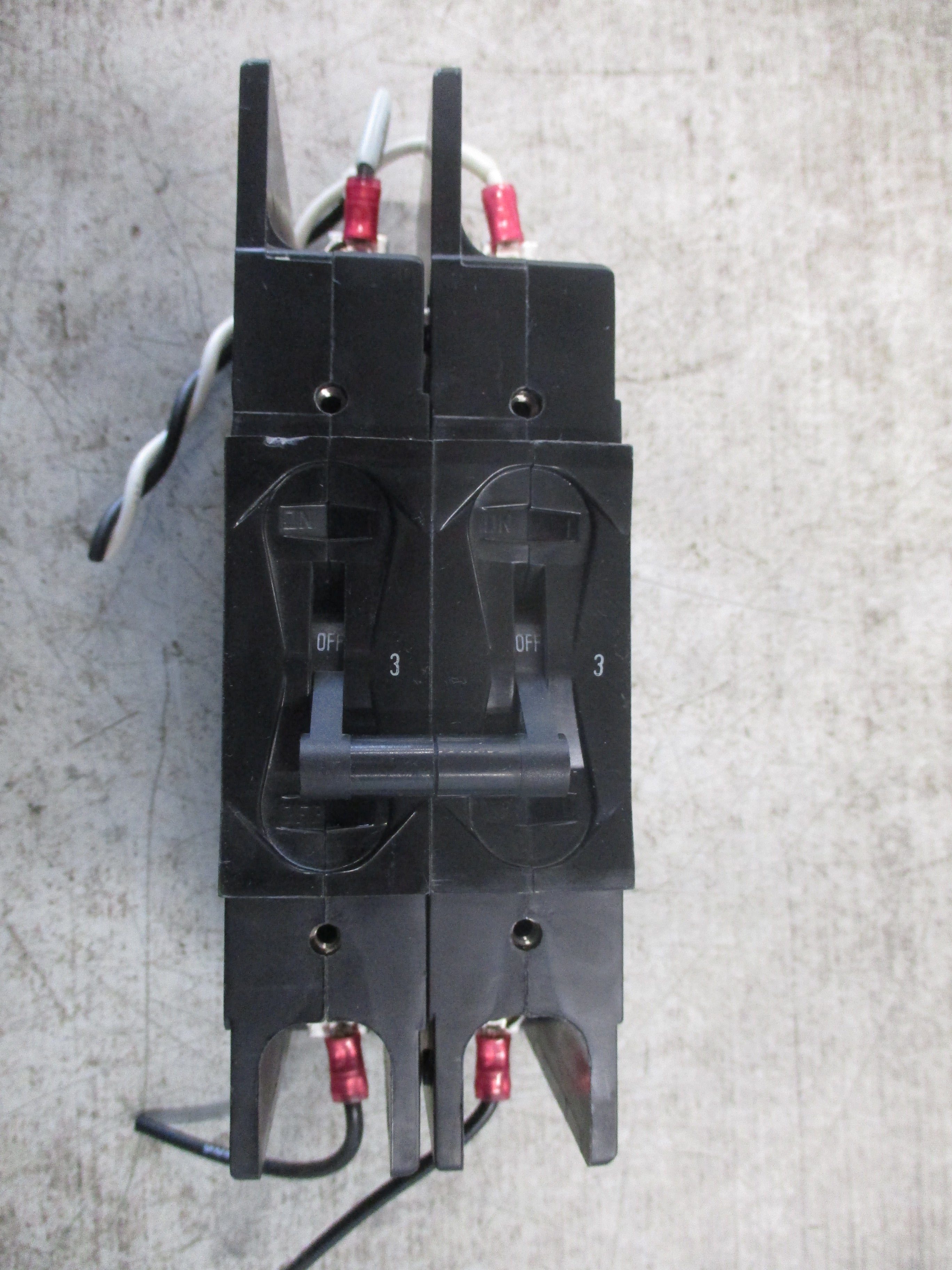 Airpax Circuit Breaker 229-2-0-SW-8-4-3 3A 480V 2P Used