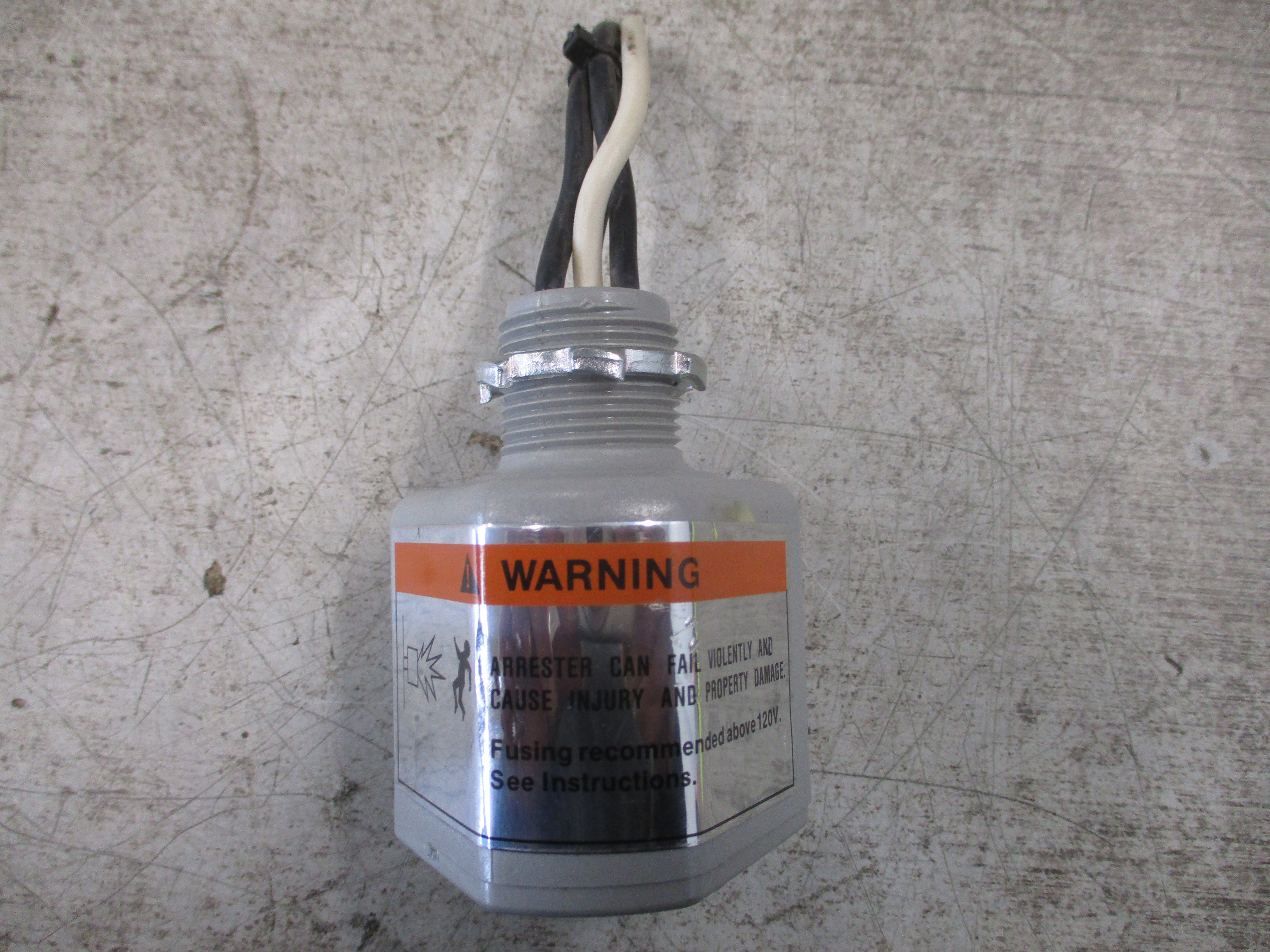 GE Surge Arrester 9L15ECC001 650VAC 3P Used