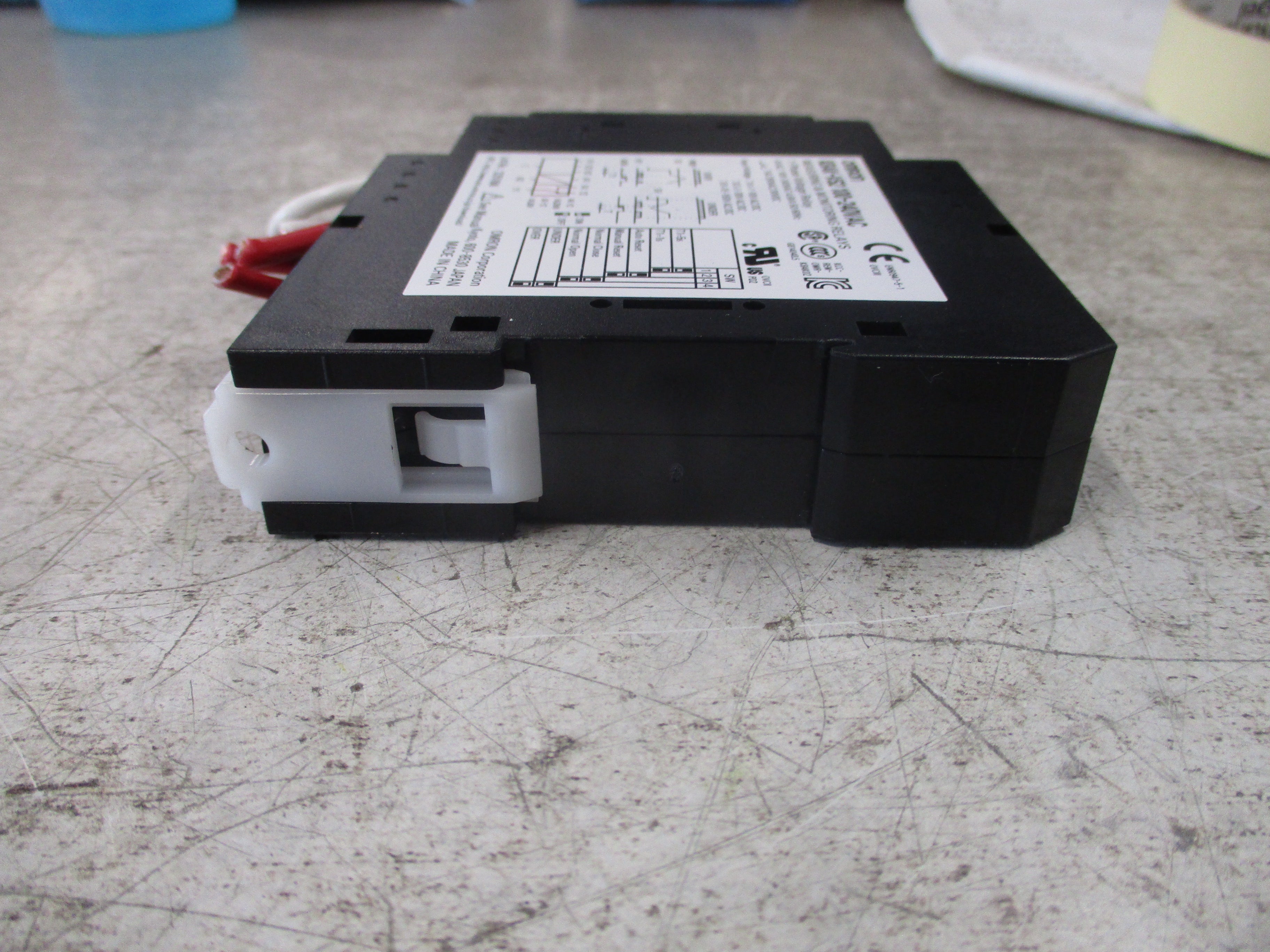 Omron 1Ph Voltage Relay K8AK-VS2 100-240VAC 100-240V 50/60Hz 4.6VA Used