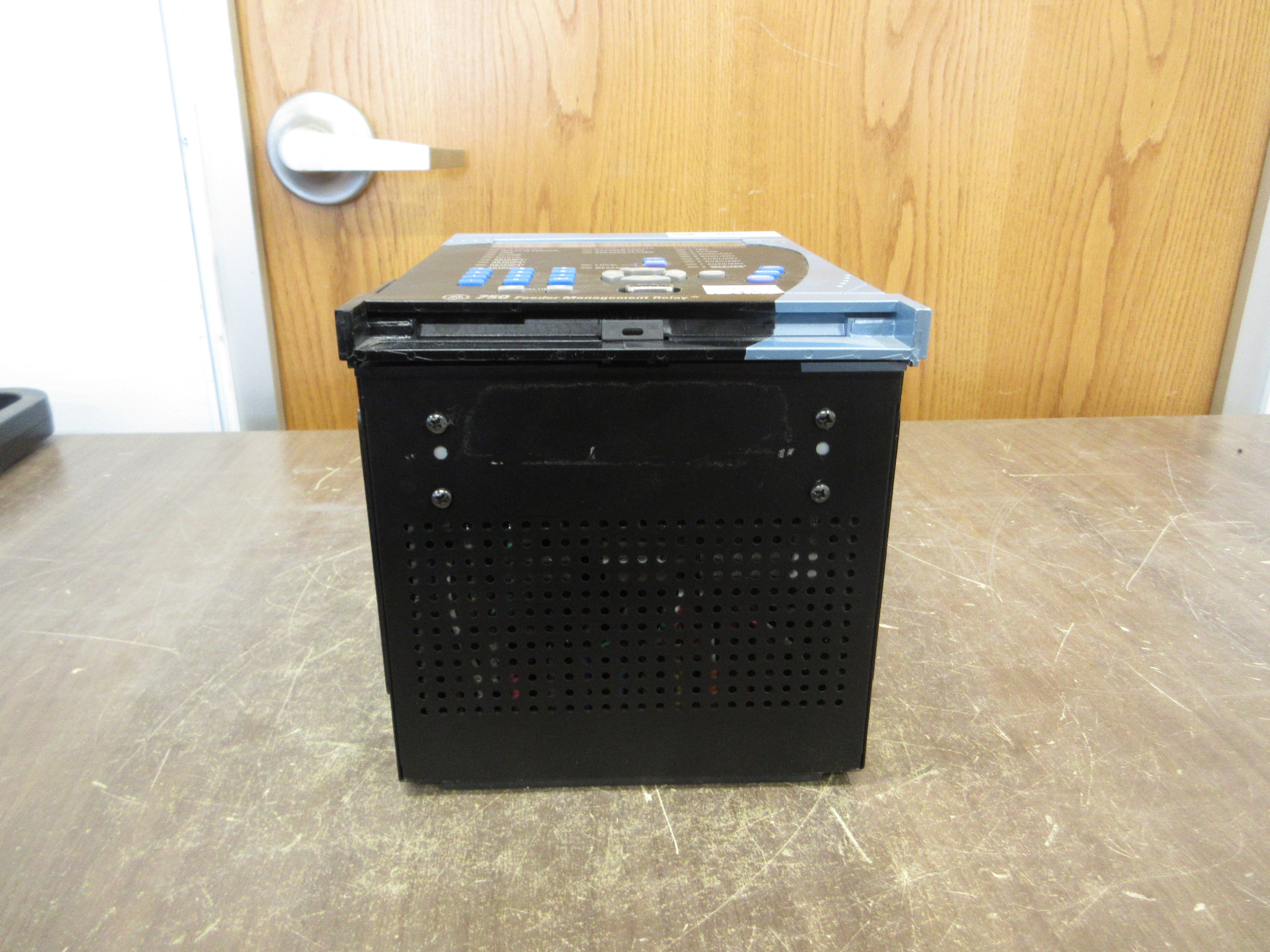 GE Multilin SR750 Feeder Management Relay 750-P5-G5-D5-L0-A1-R-E Used