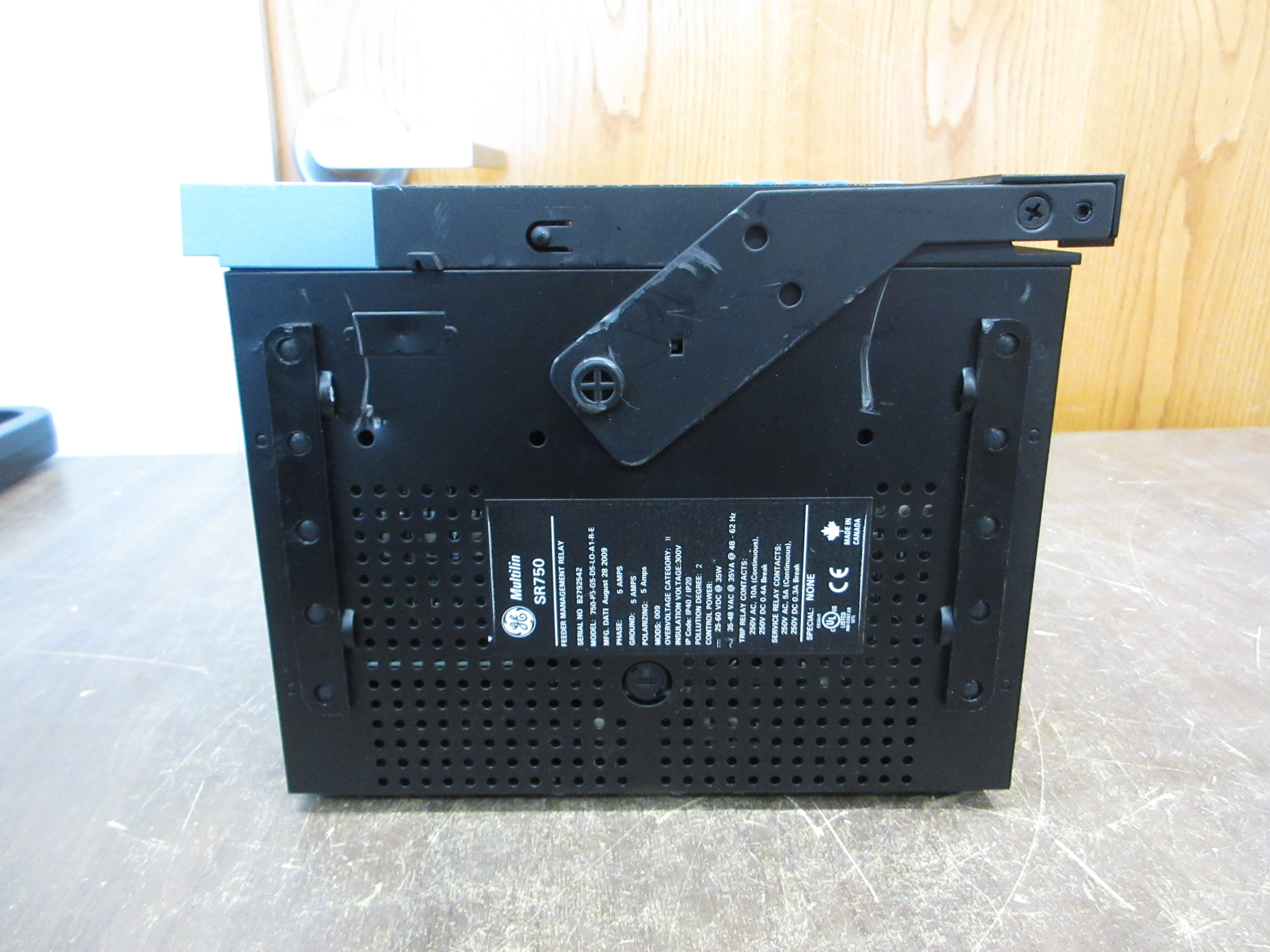 GE Multilin SR750 Feeder Management Relay 750-P5-G5-D5-L0-A1-R-E Used