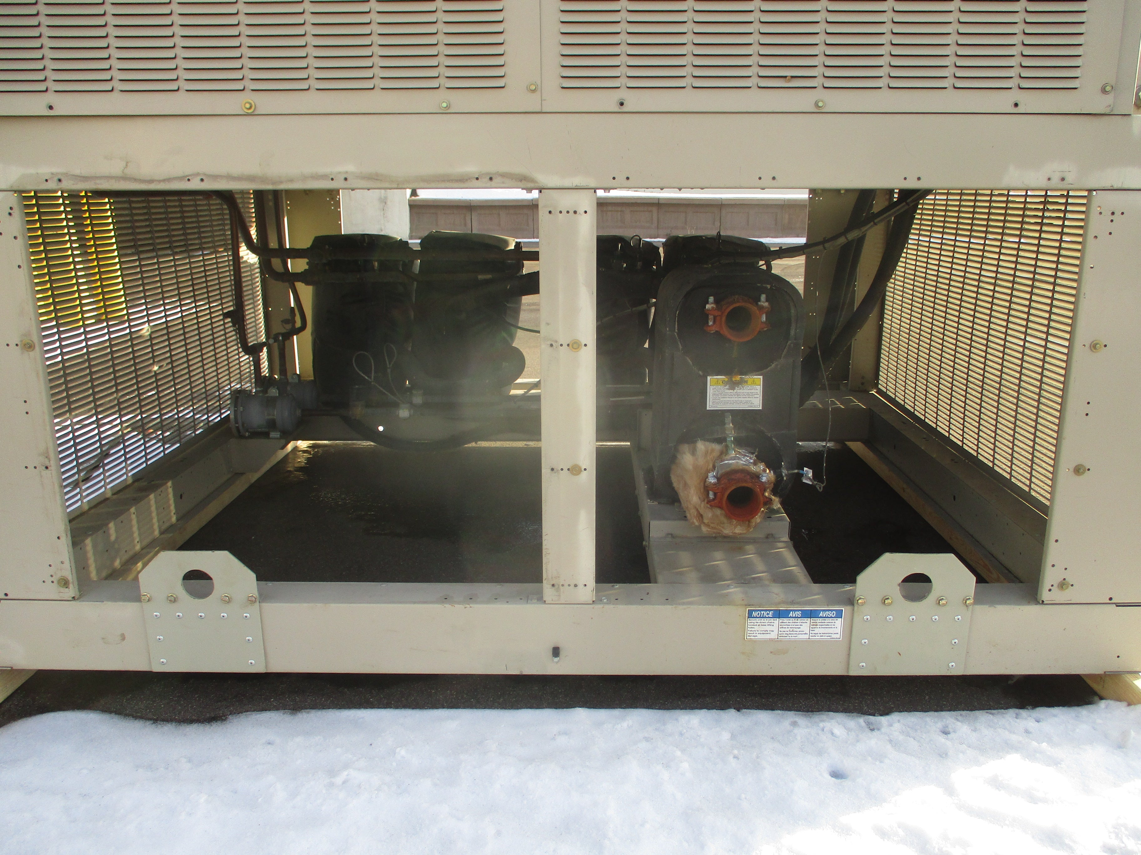 Daikin Air Cooled Chiller AGZ050EPMNN-ER00 50 Ton 208V 3Ph Still Charged