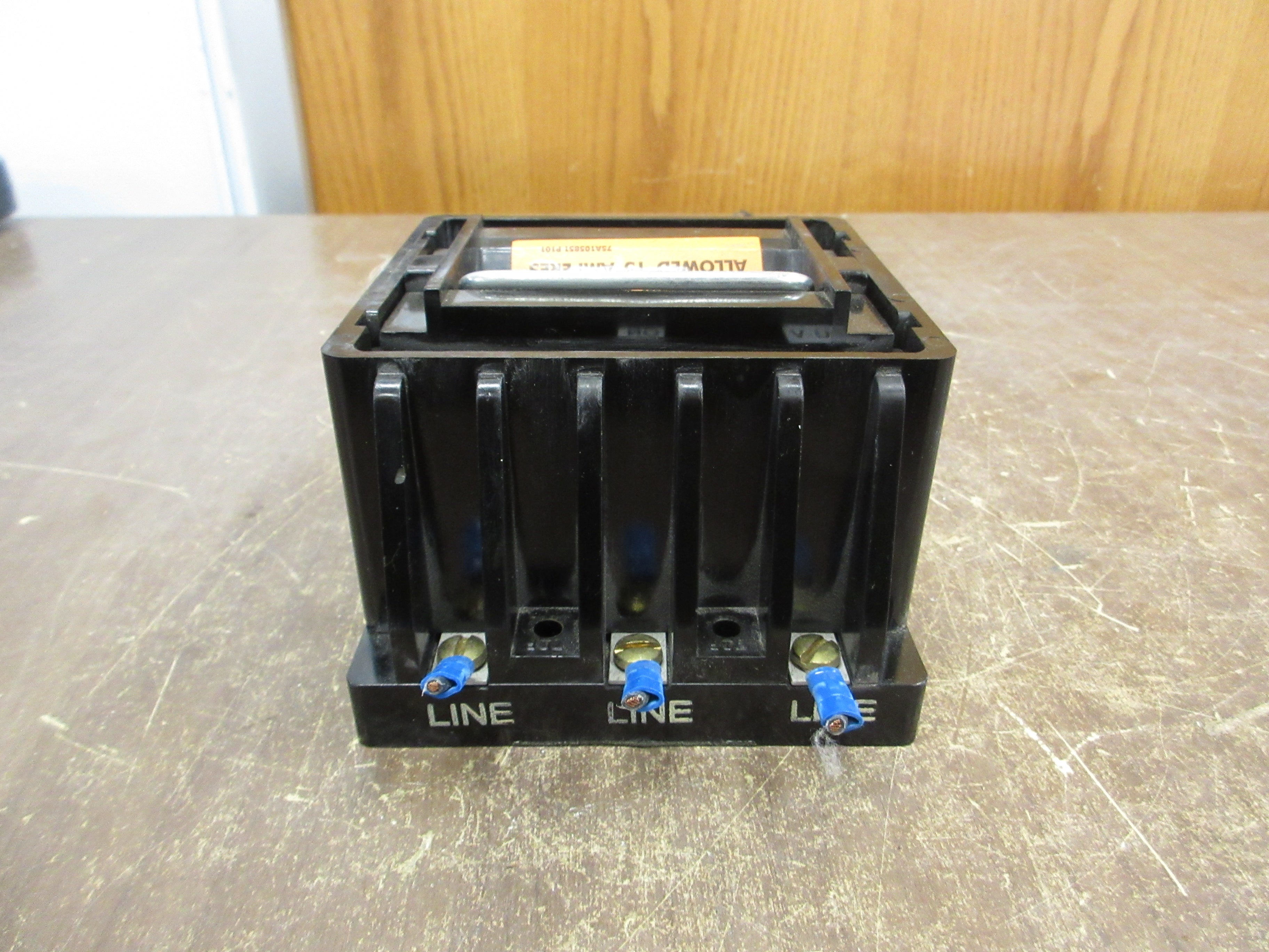 USD Pullout Switch 15149-3 Class J Fuse 600V 30A w/ (3) 6A Fuses Used