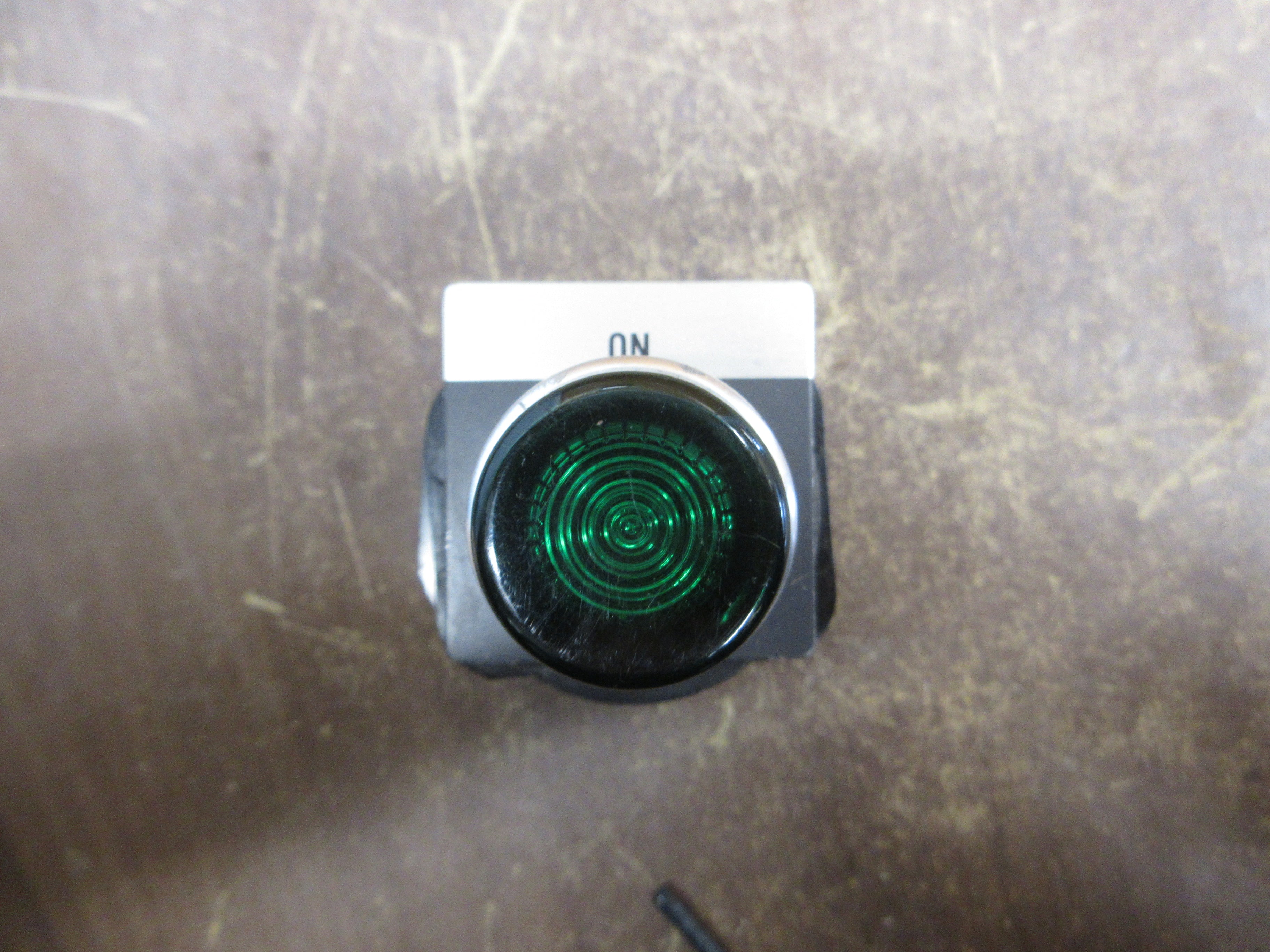 Allen-Bradley Illuminated Push Button 800T-PT16 Ser. B Green Used
