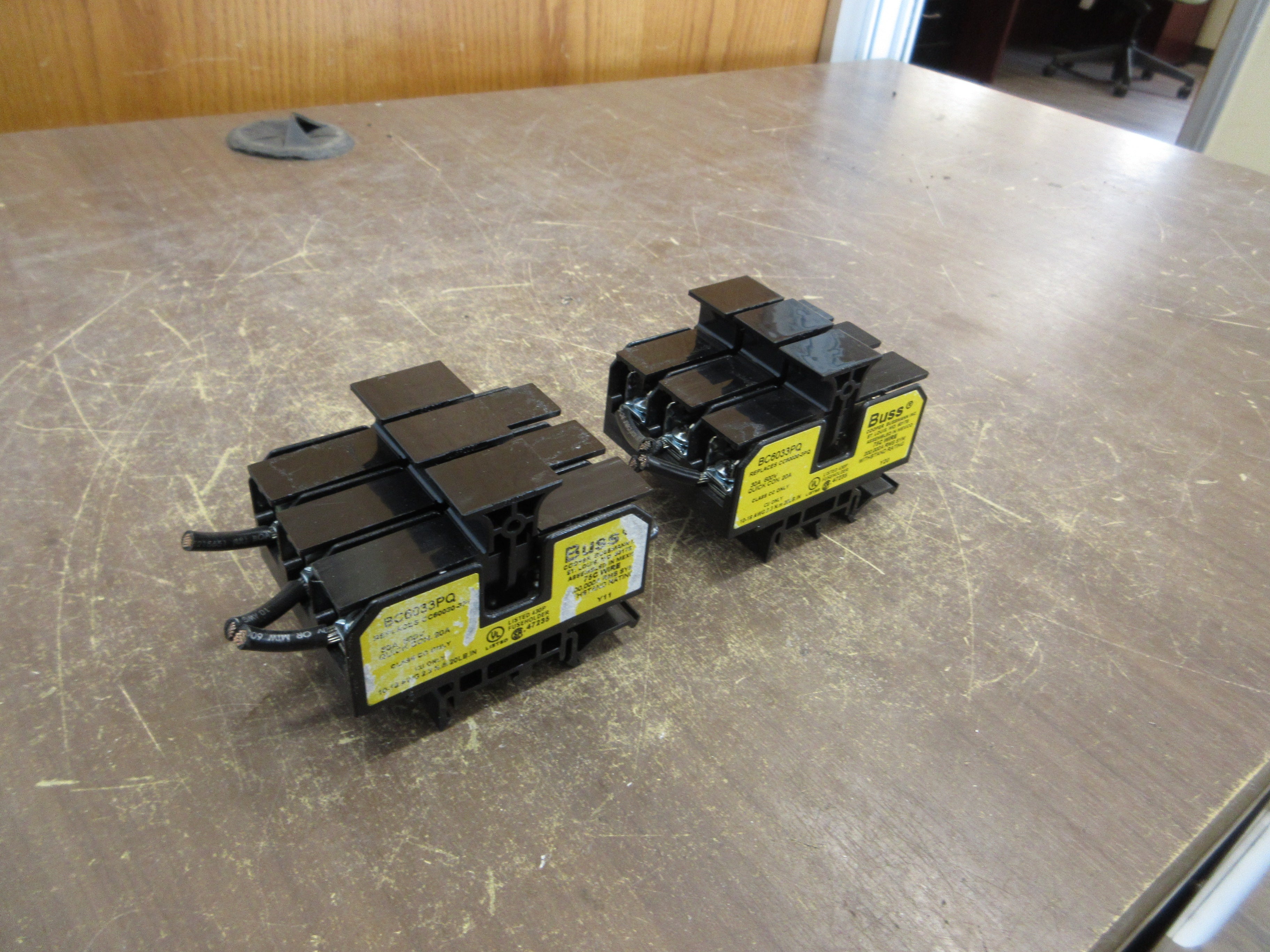 Buss Fuseholder BC6033PQ 30A 600V 3P *Lot of 2* *Damaged Mount* Used