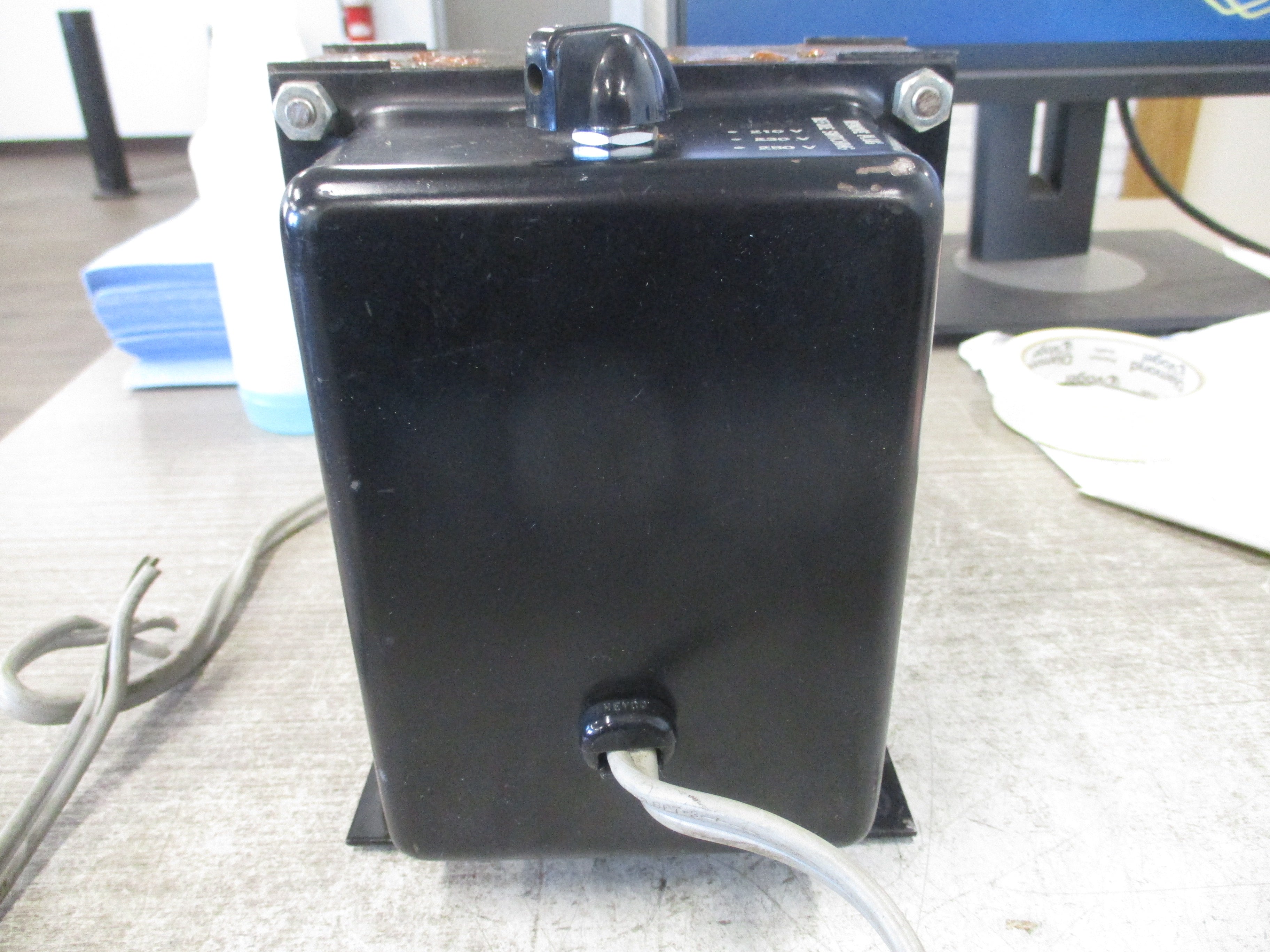 Stancor Transformer P-6387 500VA Pri: 210/230/250V Sec: 115V Used