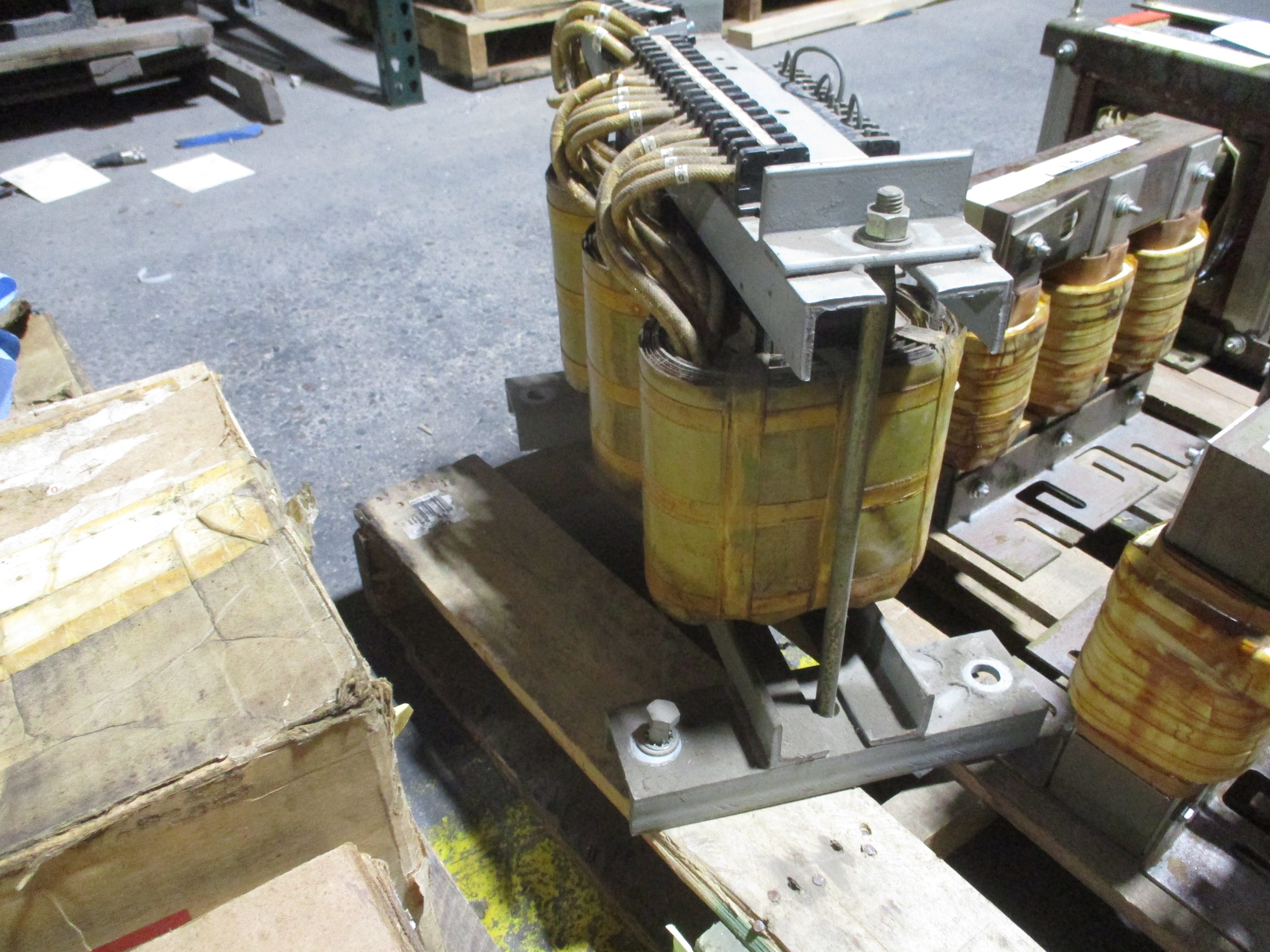 Cutler-Hammer Pneumatic Timer 10337H192B 120V Coil 600V Used