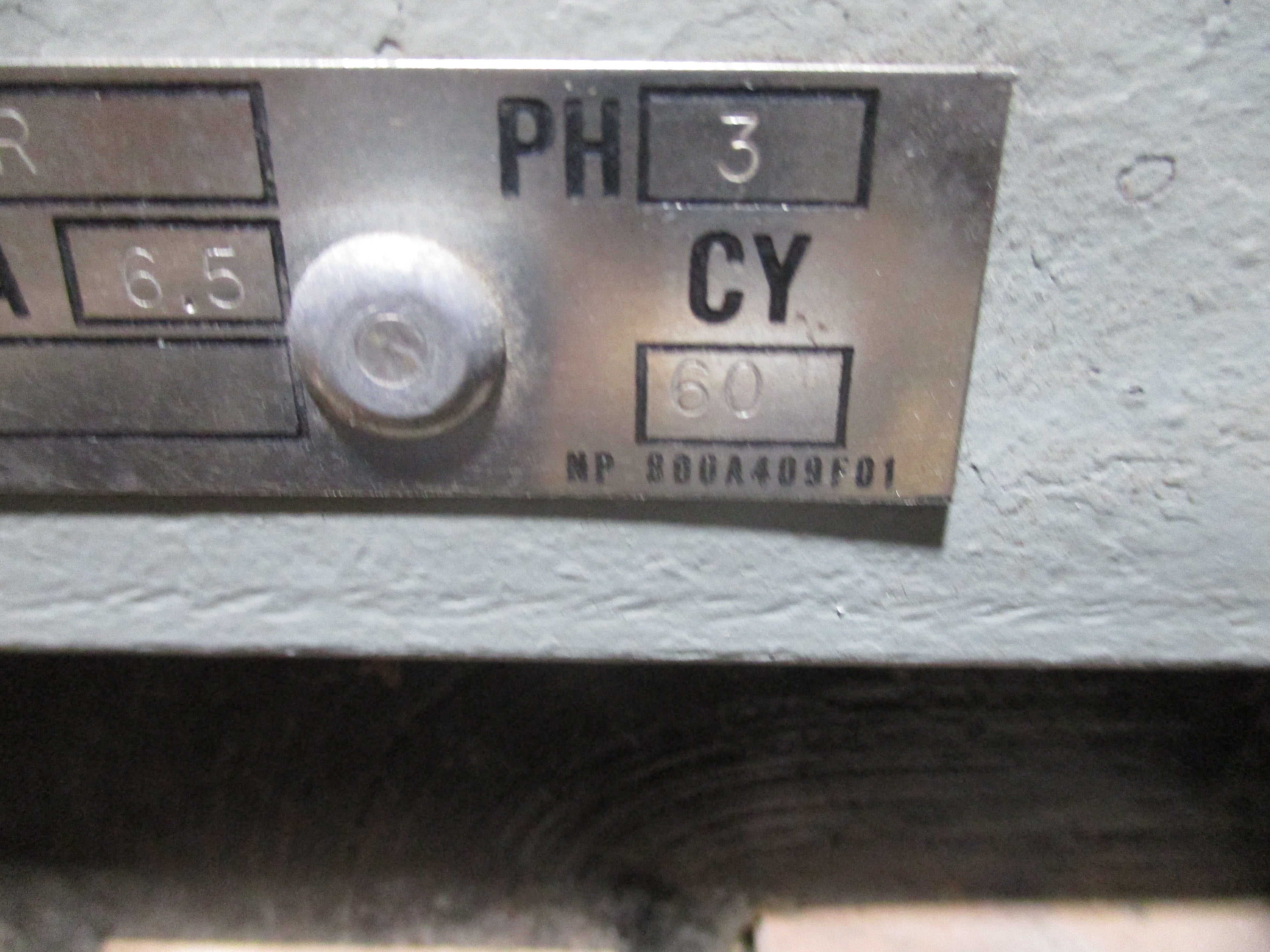 Cutler-Hammer Pneumatic Timer 10337H192B 120V Coil 600V Used