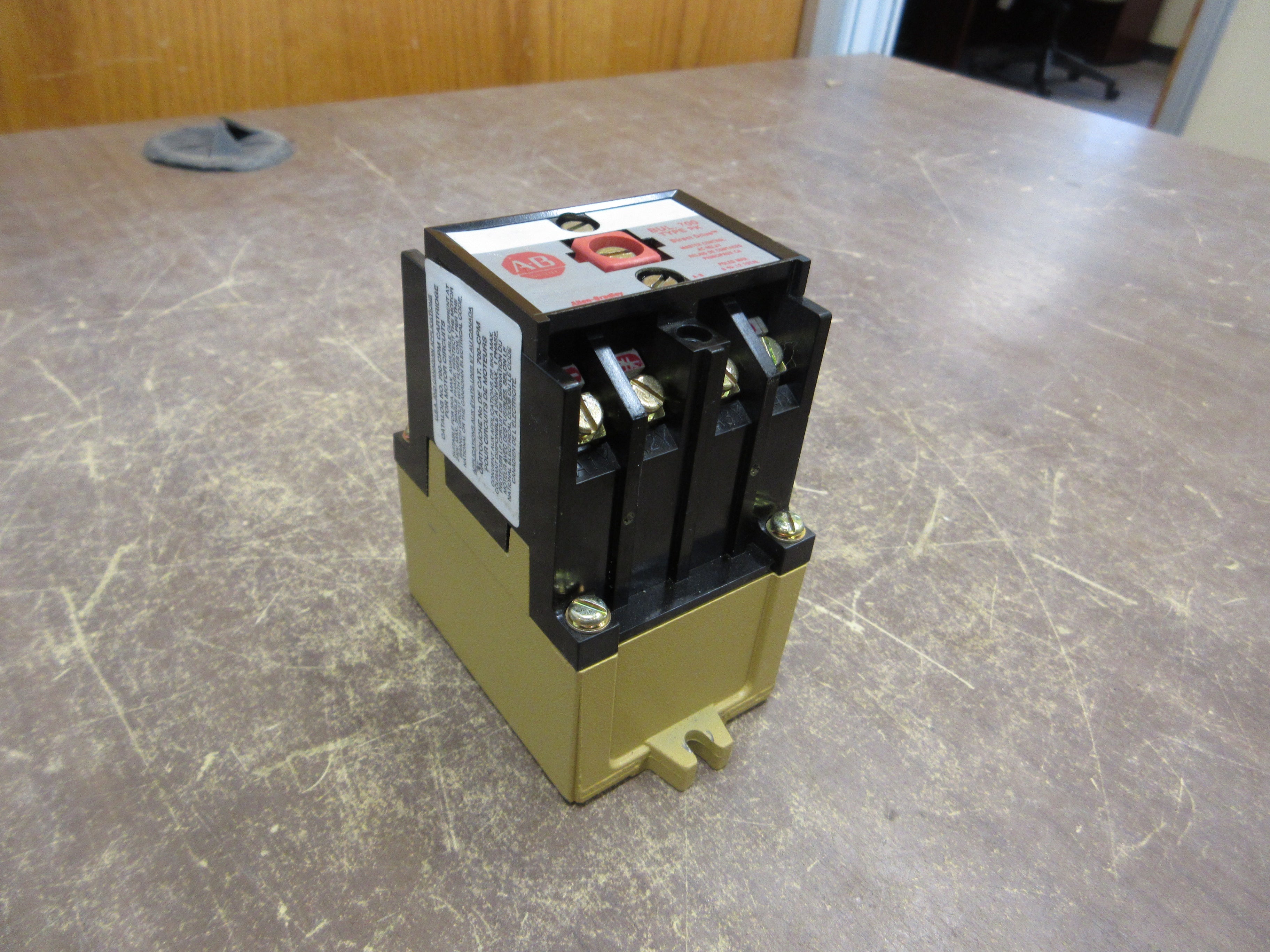 Allen-Bradley Type PK AC Relay 700-PK400A1 Ser. B 115-120V Coil Used