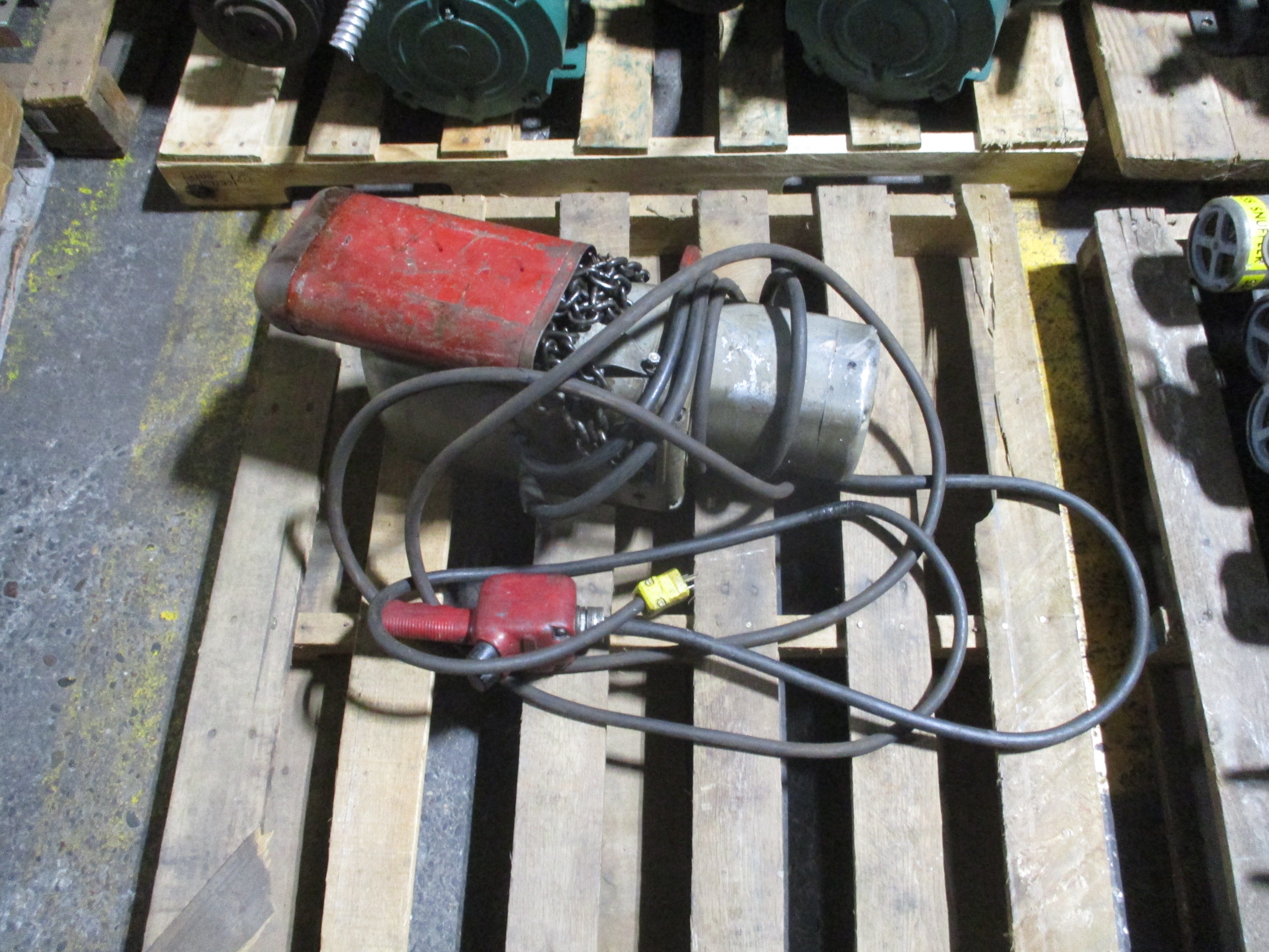 Coffing 1/4-Ton Chain Hoist 115V 60Hz 1Ph 4.3A Used