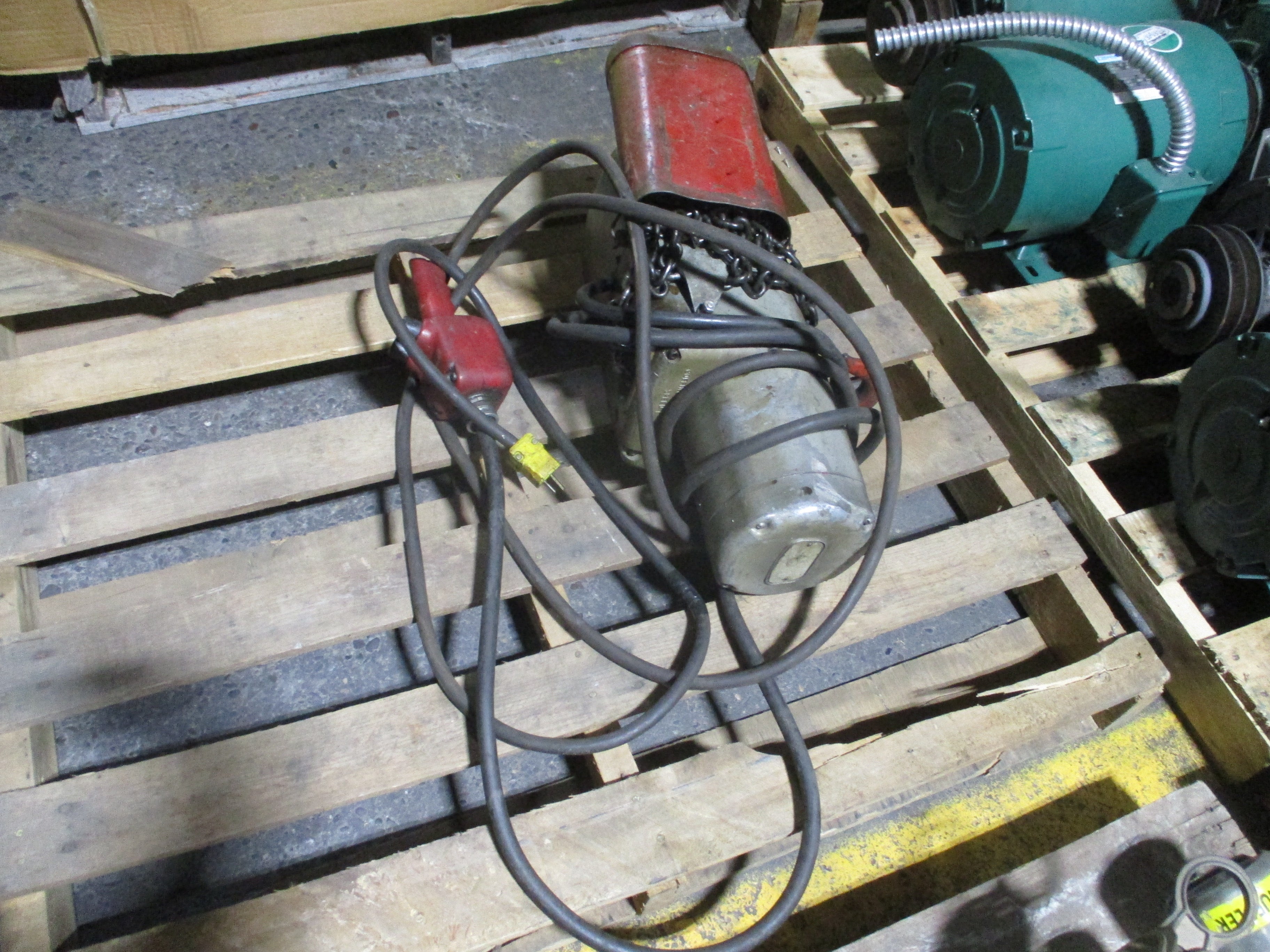 Coffing 1/4-Ton Chain Hoist 115V 60Hz 1Ph 4.3A Used