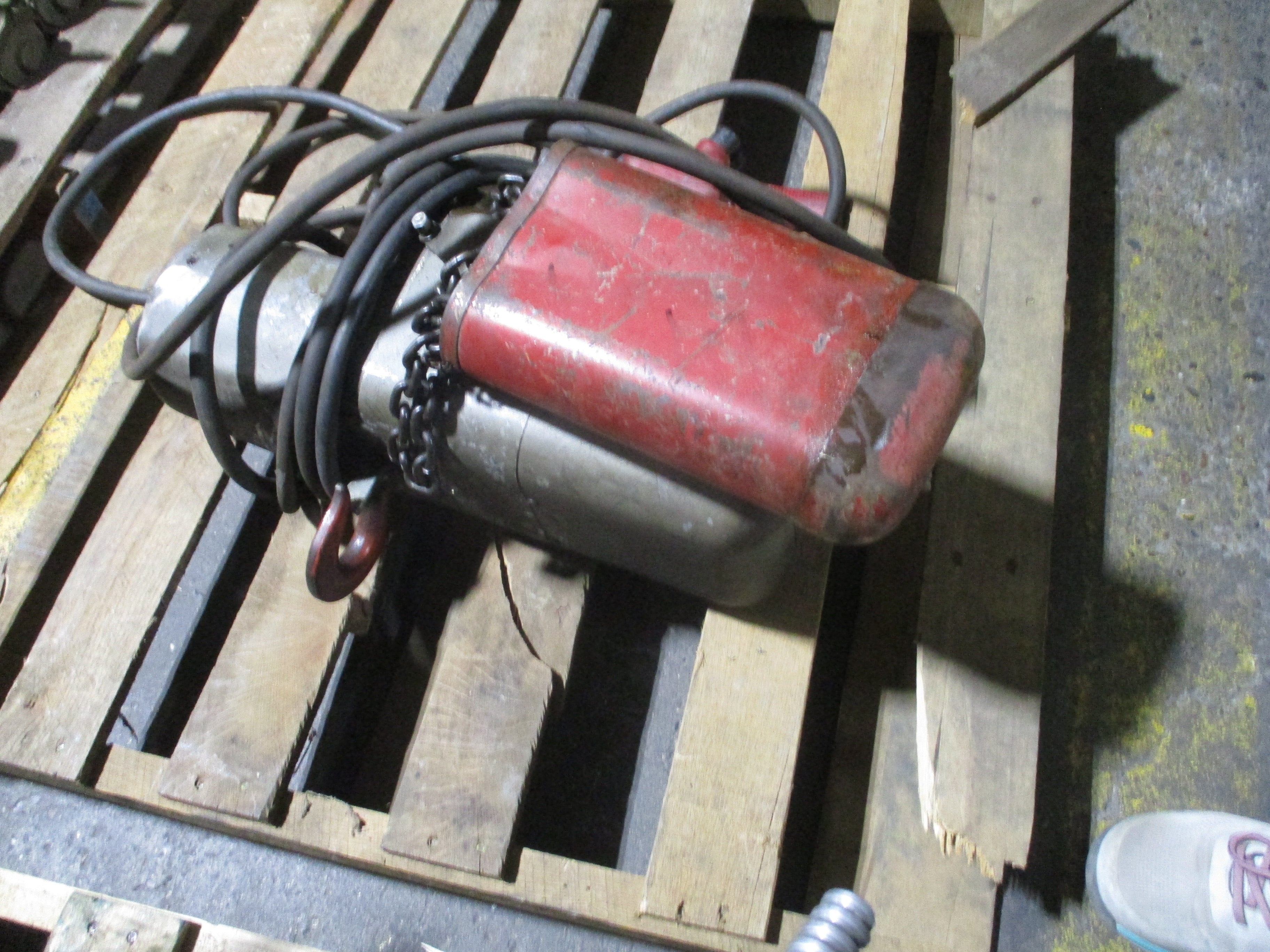 Coffing 1/4-Ton Chain Hoist 115V 60Hz 1Ph 4.3A Used