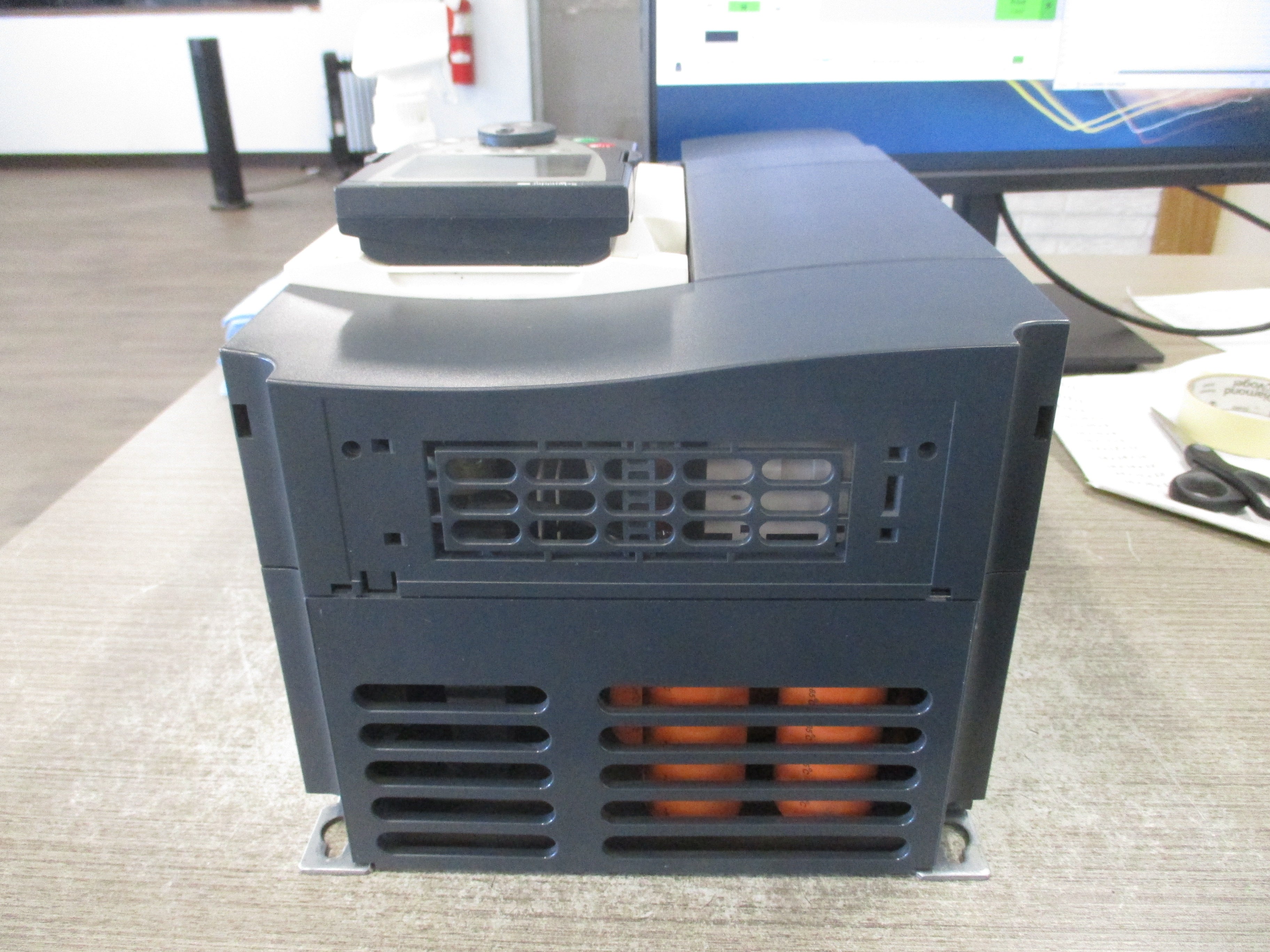 Schneider Electric Altivar 61 AC Drive ATV61HD18N4 25HP 3Ph Input: 380-480V