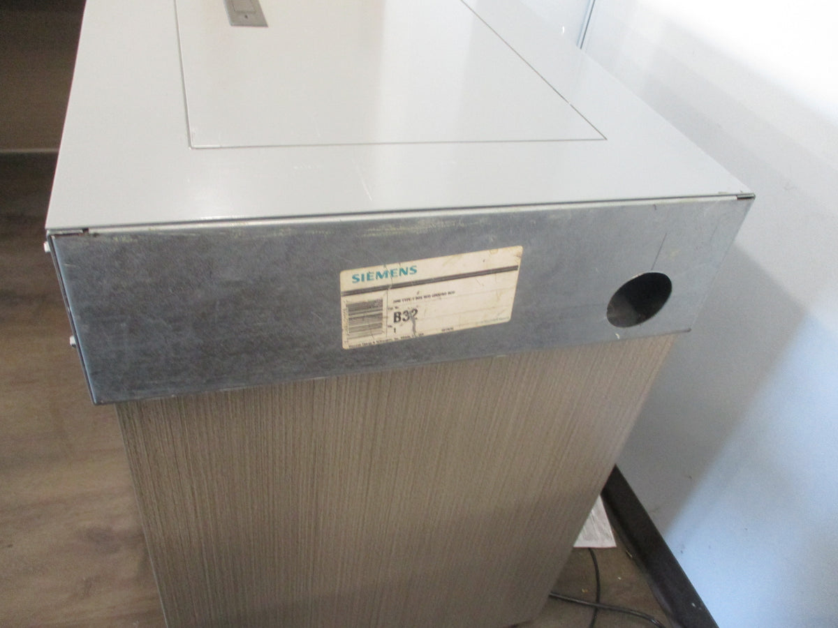 Siemens Main Breaker Circuit Breaker Panel I1X18MC250A Type 1 Enclosure