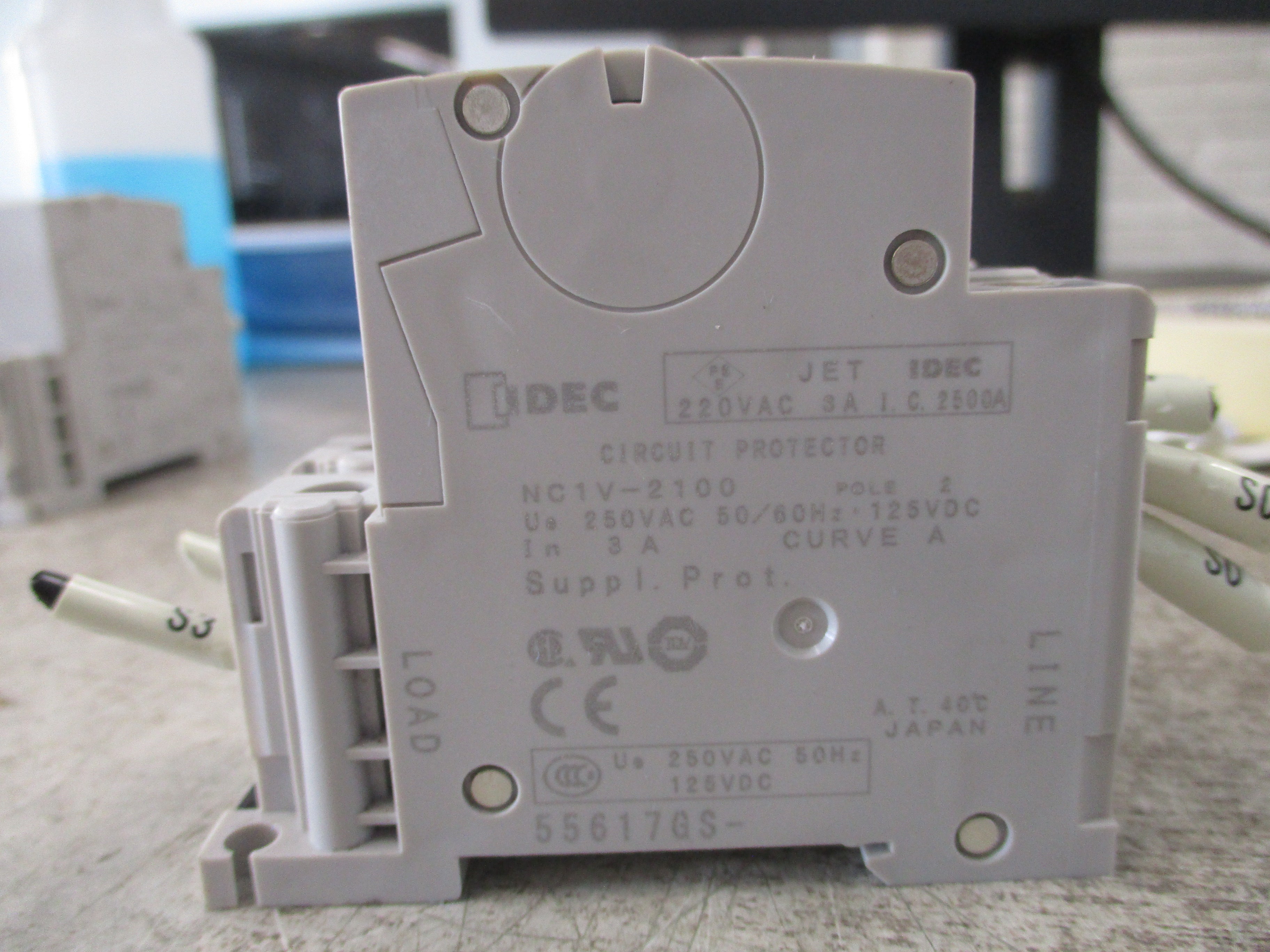 Idec Circuit Breaker NC1V-2100 3A 250V 2P Used