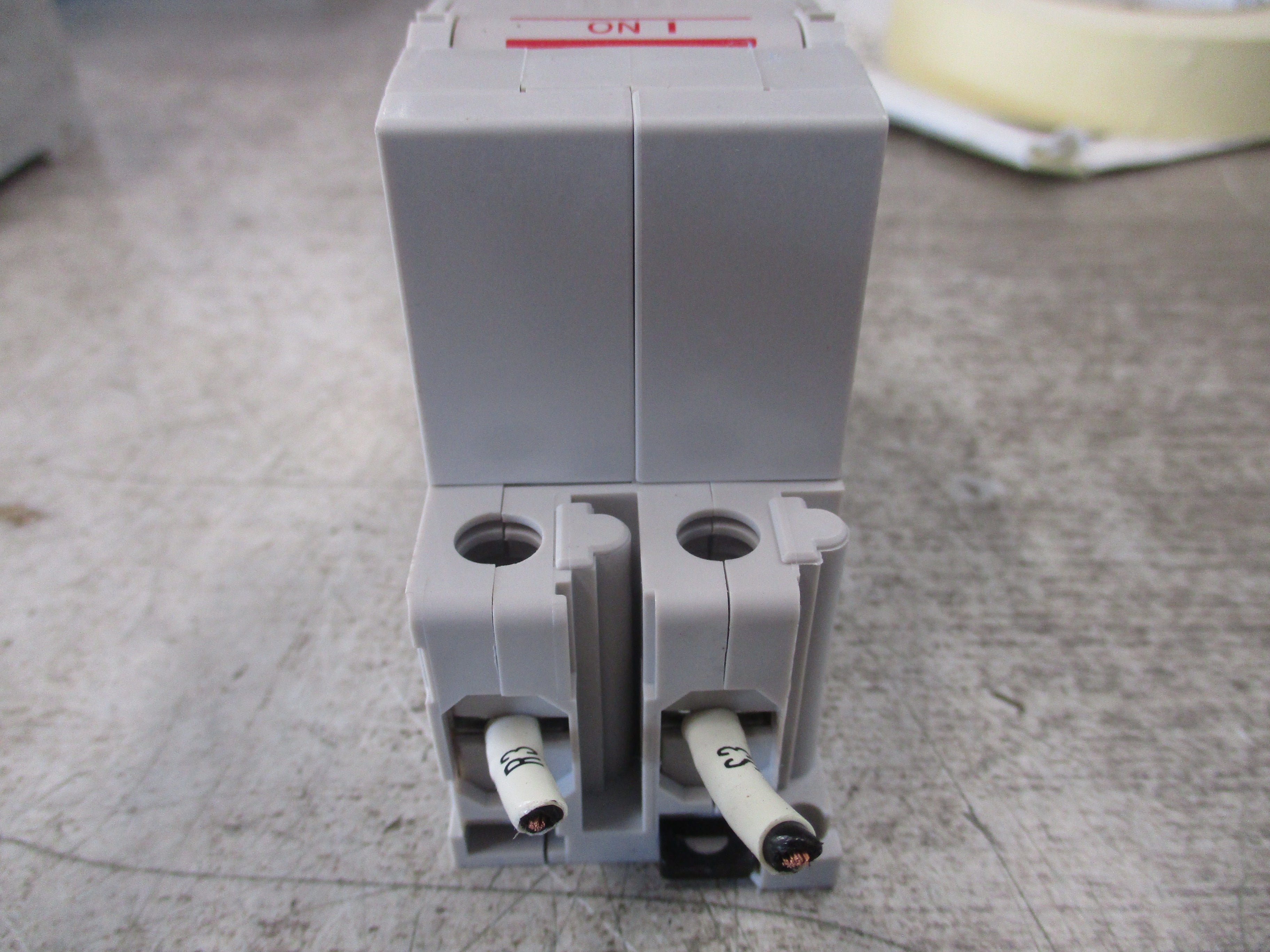 Idec Circuit Breaker NC1V-2100 3A 250V 2P Used