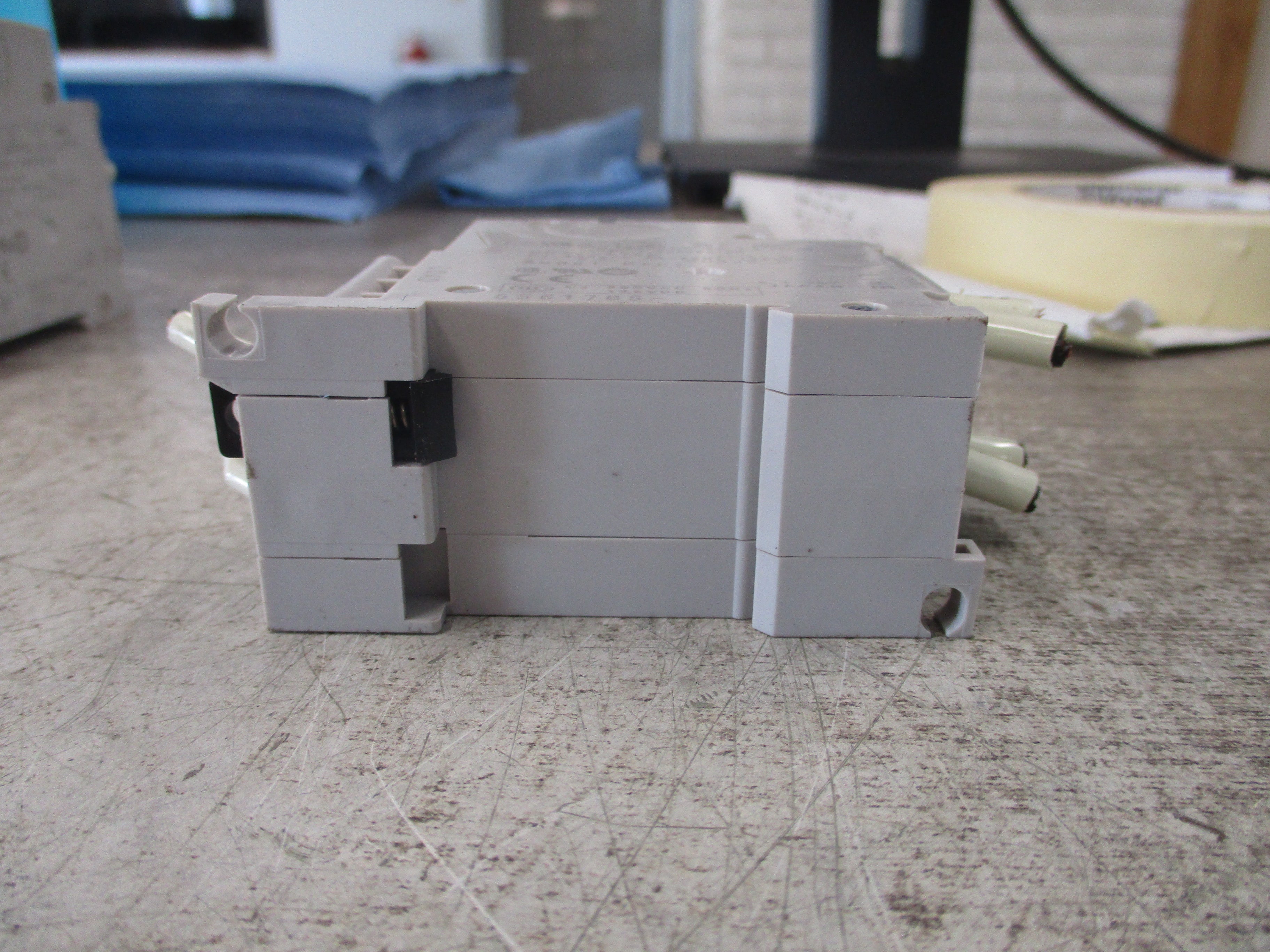 Idec Circuit Breaker NC1V-2100 3A 250V 2P Used