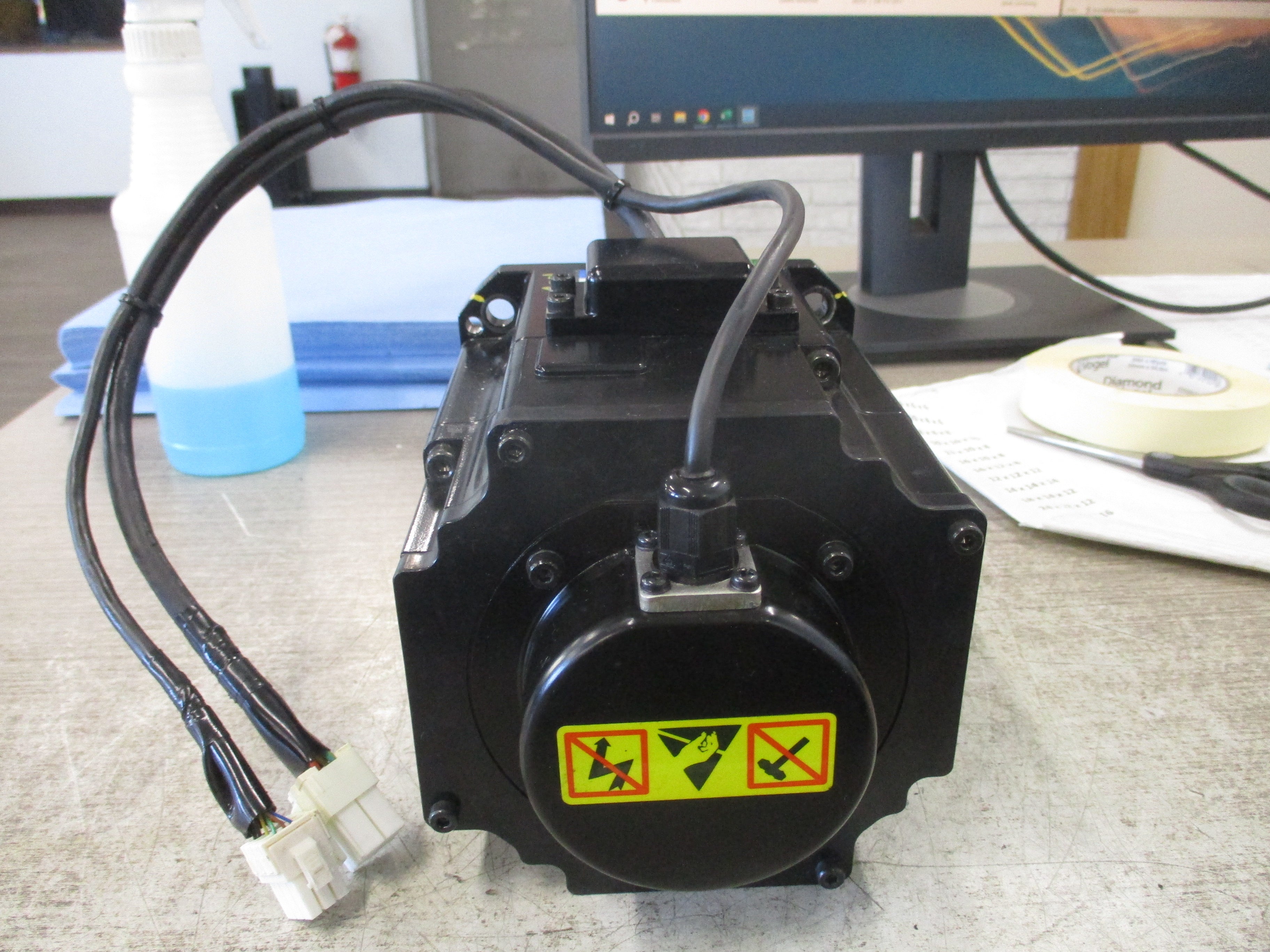 Sanyo Denki SanMotion AC Servo Motor R2AA13120VBS43Y 1.2KW 200VAC 6.2A 3Ph Used