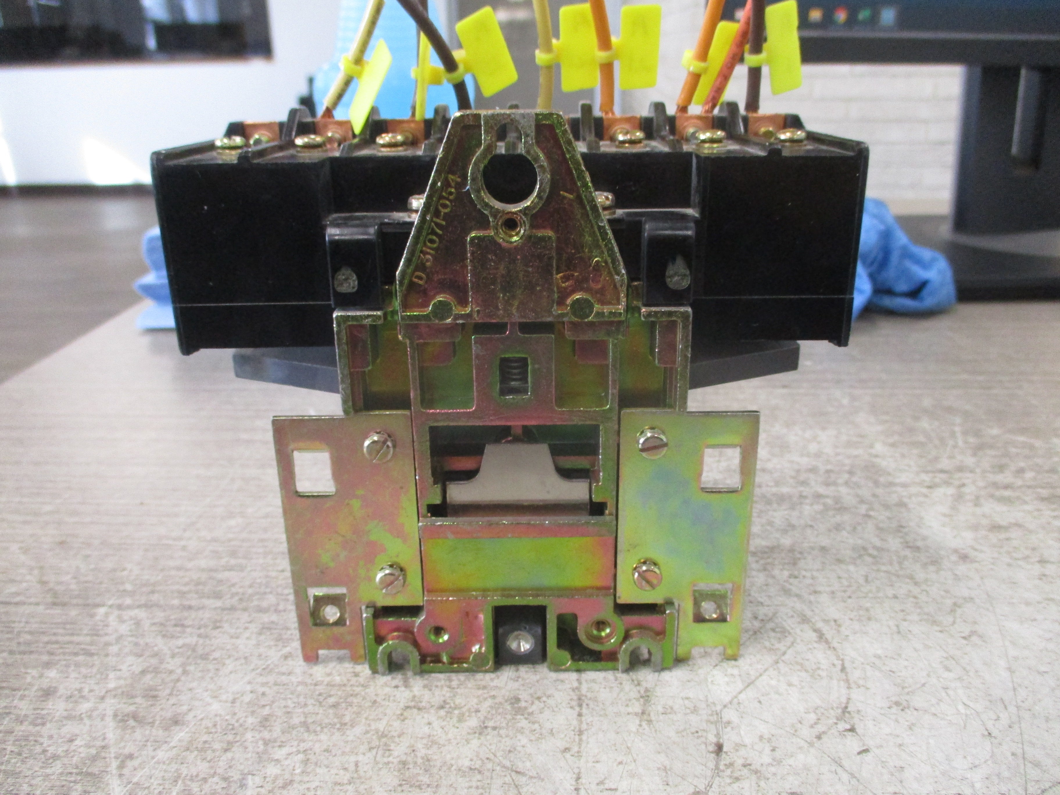 Square D Lighting Contactor 8903 L008 Ser. C 120V Coil 20A 600V Used