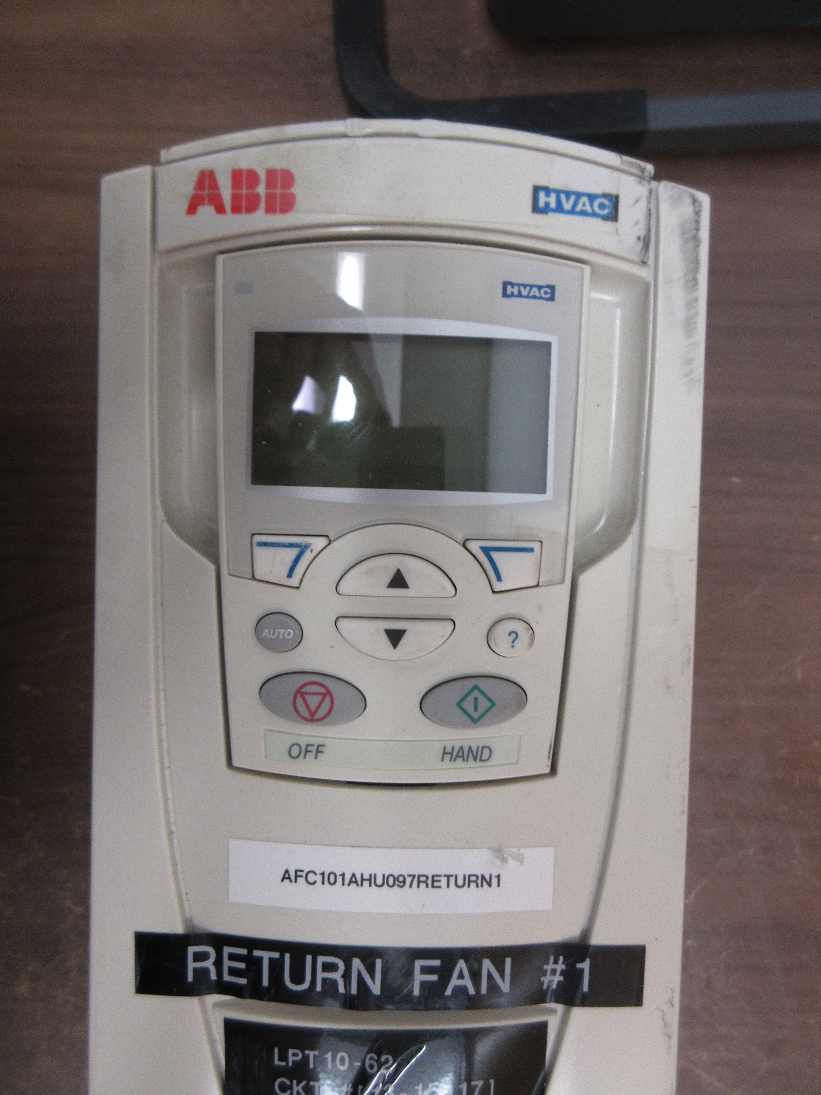 ABB ACH550 AC Drive w/ Bypass ACH550-VCR-04A6-2+F267 1HP 3Ph w/ Keypad Used