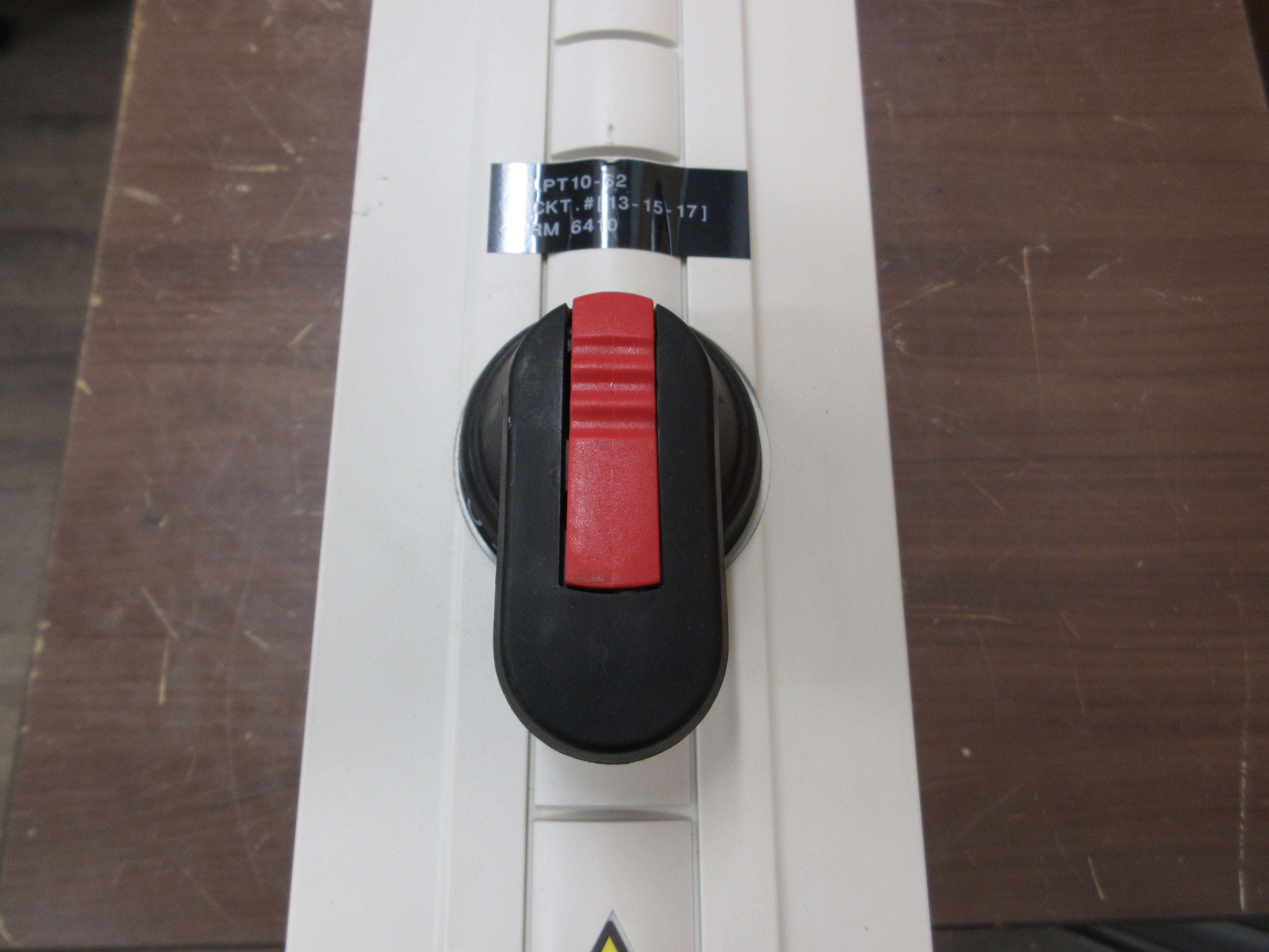 ABB ACH550 AC Drive w/ Bypass ACH550-VCR-04A6-2+F267 1HP 3Ph w/ Keypad Used