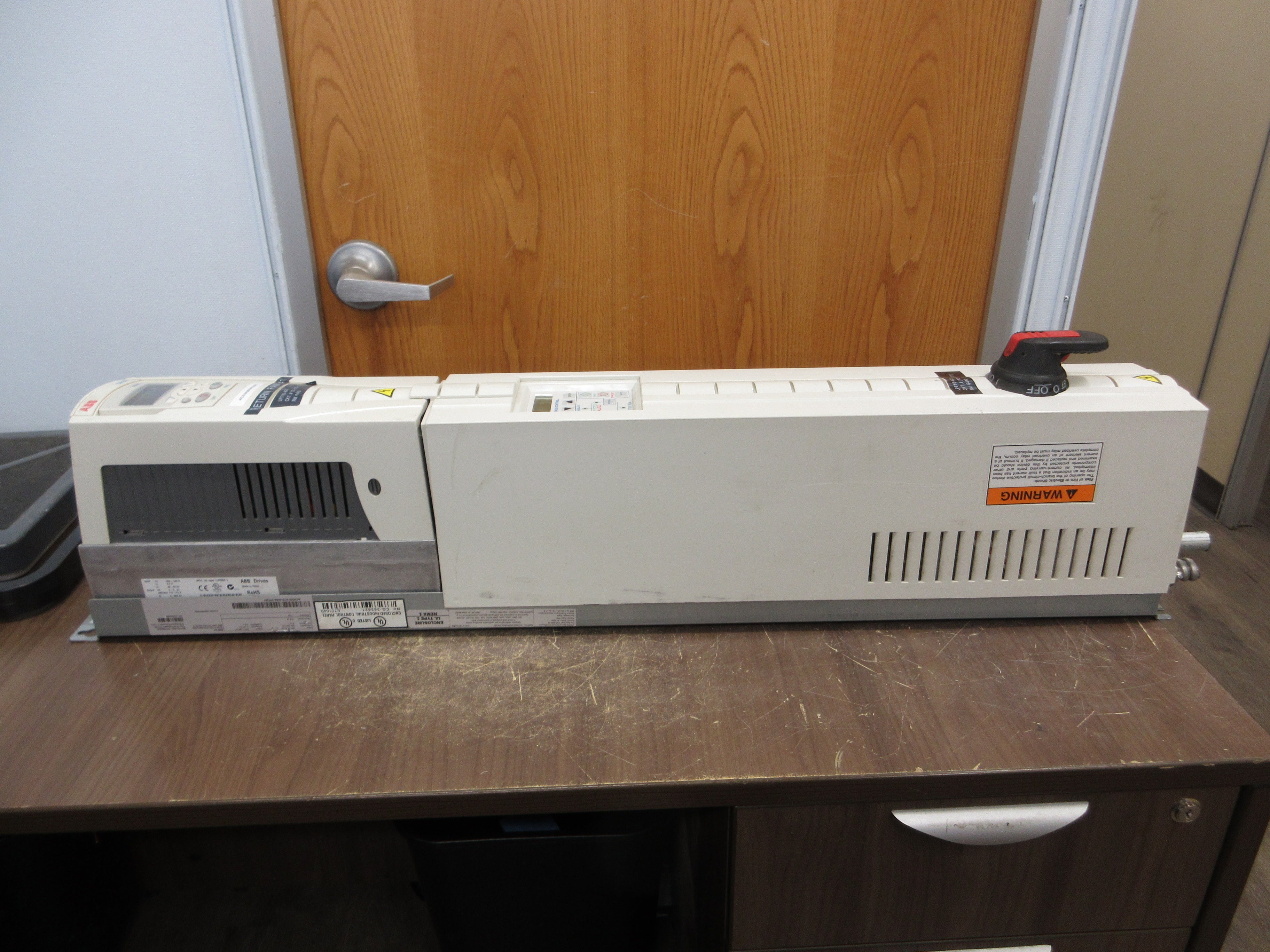 ABB ACH550 AC Drive w/ Bypass ACH550-VCR-04A6-2+F267 1HP 3Ph w/ Keypad Used
