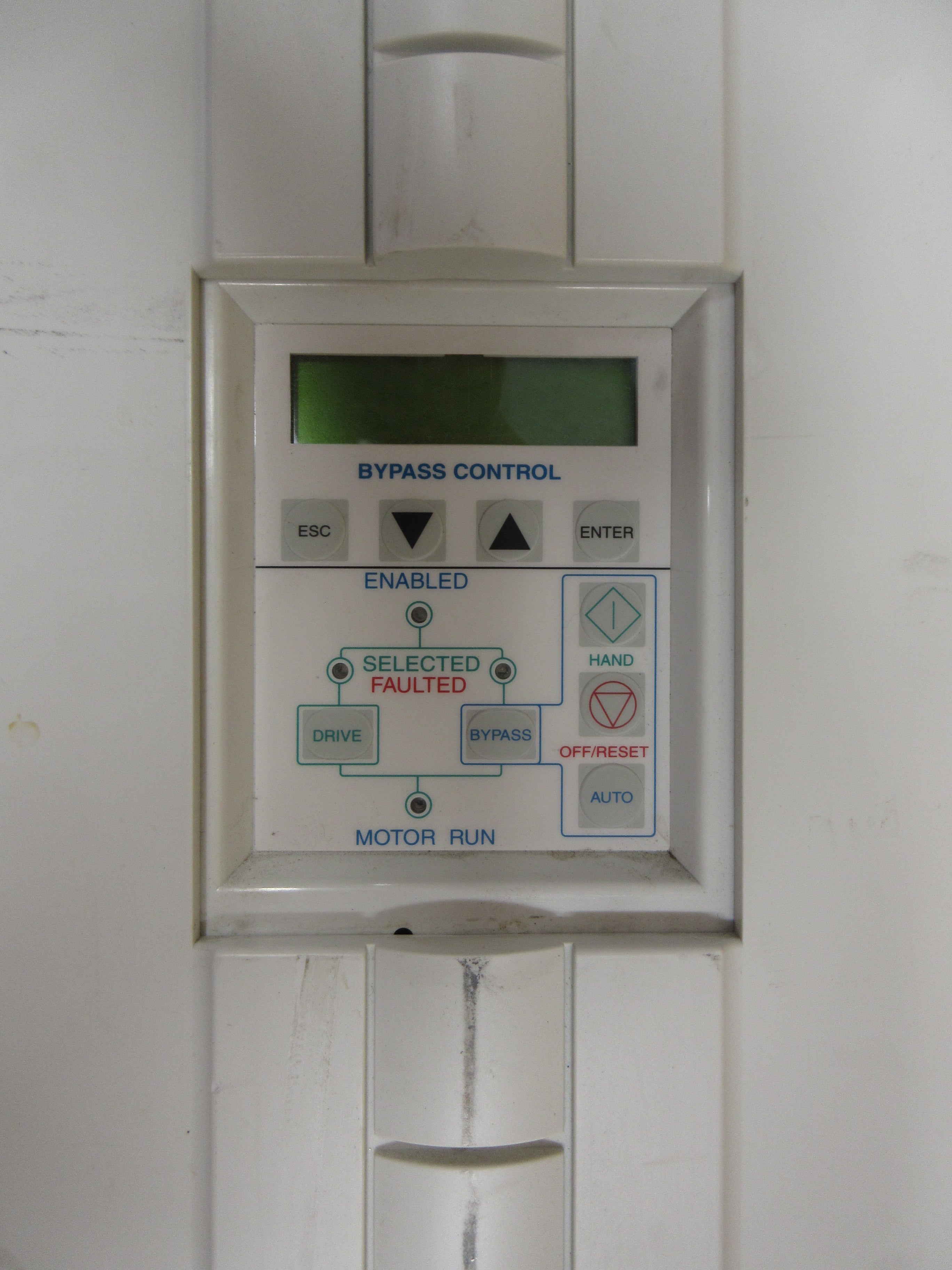 ABB ACH550 AC Drive w/ Bypass ACH550-VCR-059A-2+F267 20HP 3Ph w/ Keypad Used