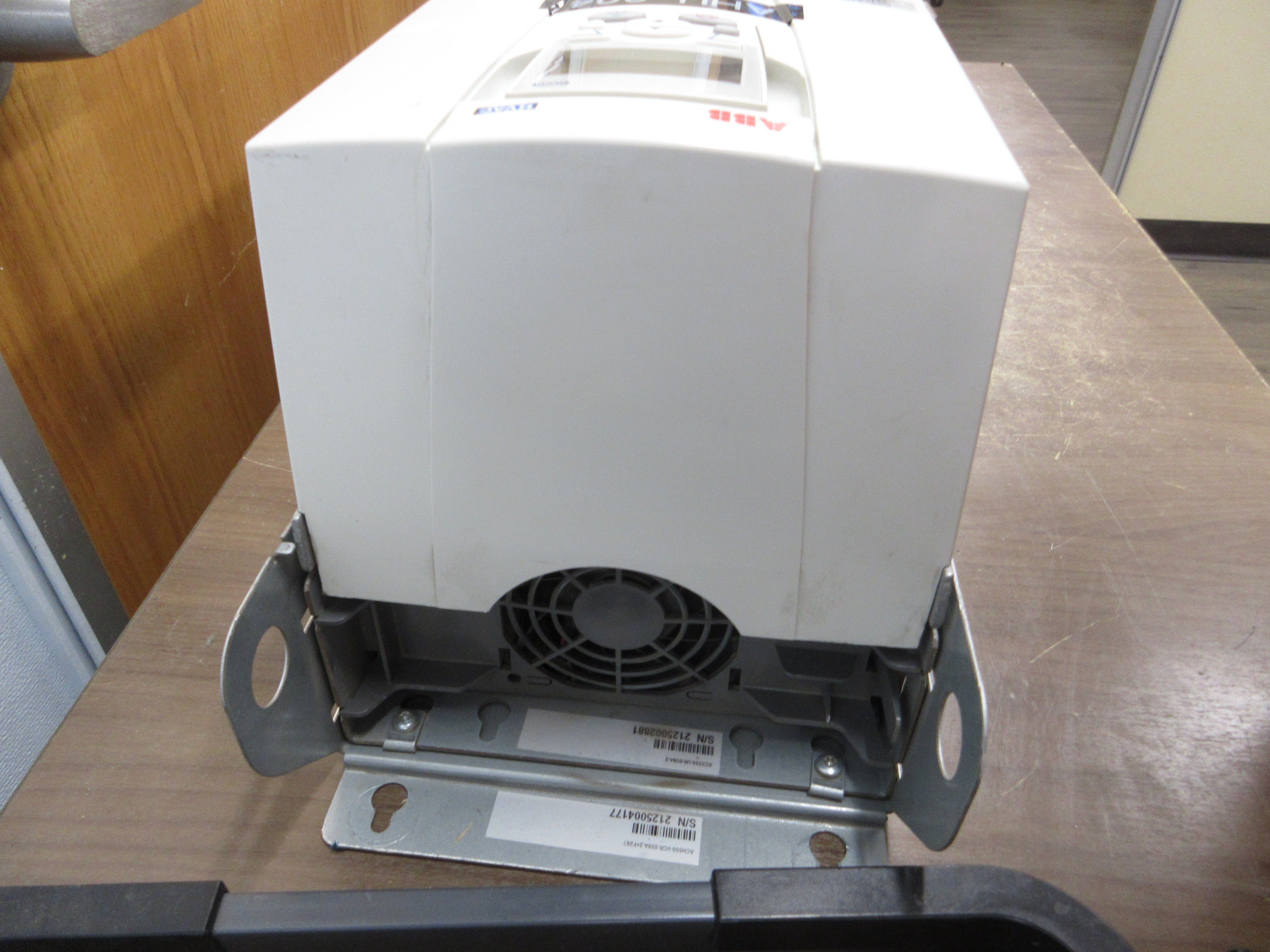 ABB ACH550 AC Drive w/ Bypass ACH550-VCR-059A-2+F267 20HP 3Ph w/ Keypad Used