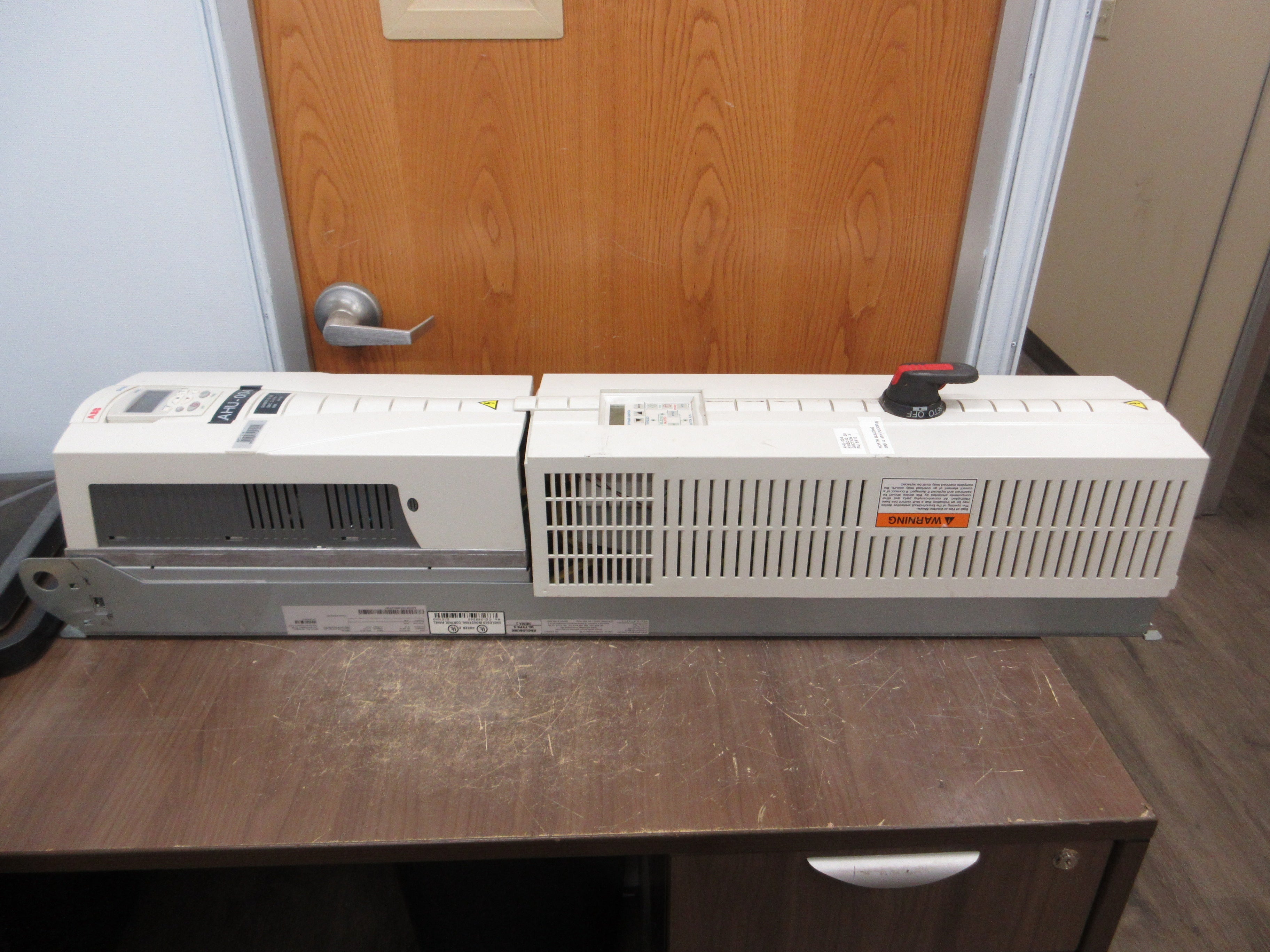 ABB ACH550 AC Drive w/ Bypass ACH550-VCR-059A-2+F267 20HP 3Ph w/ Keypad Used