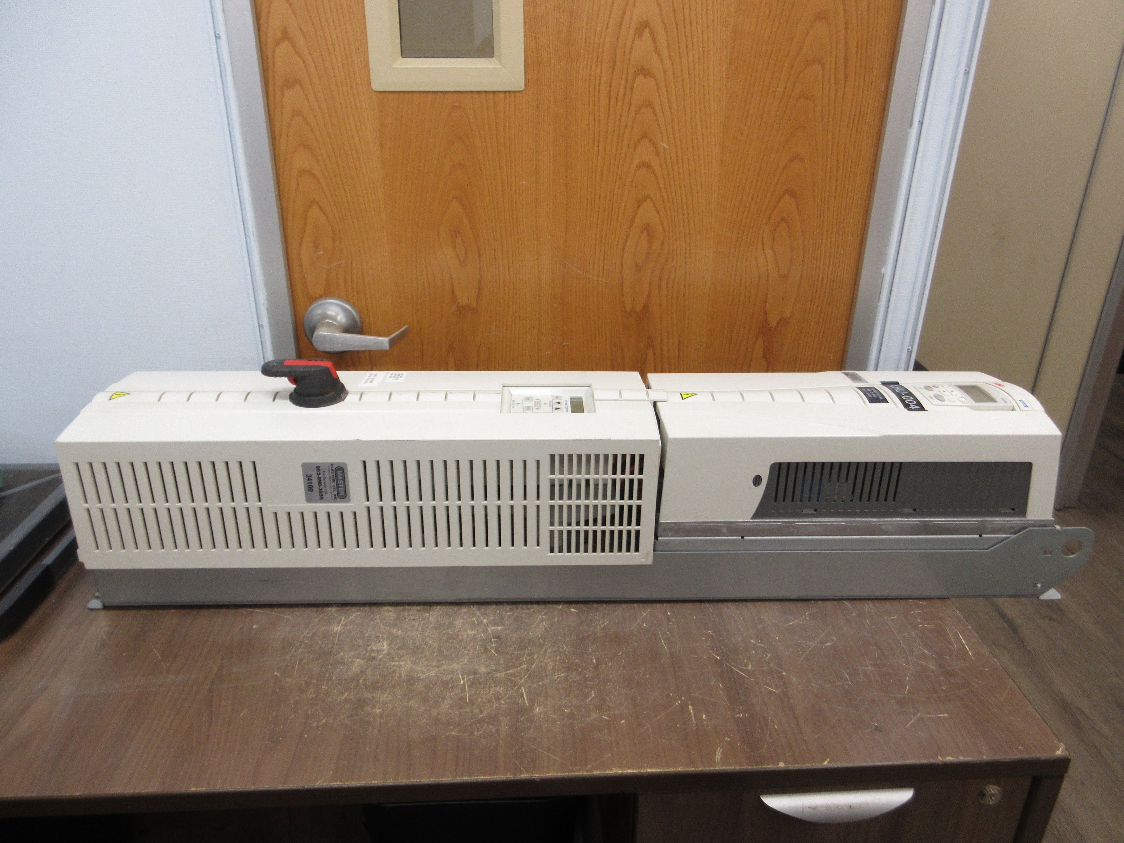 ABB ACH550 AC Drive w/ Bypass ACH550-VCR-059A-2+F267 20HP 3Ph w/ Keypad Used