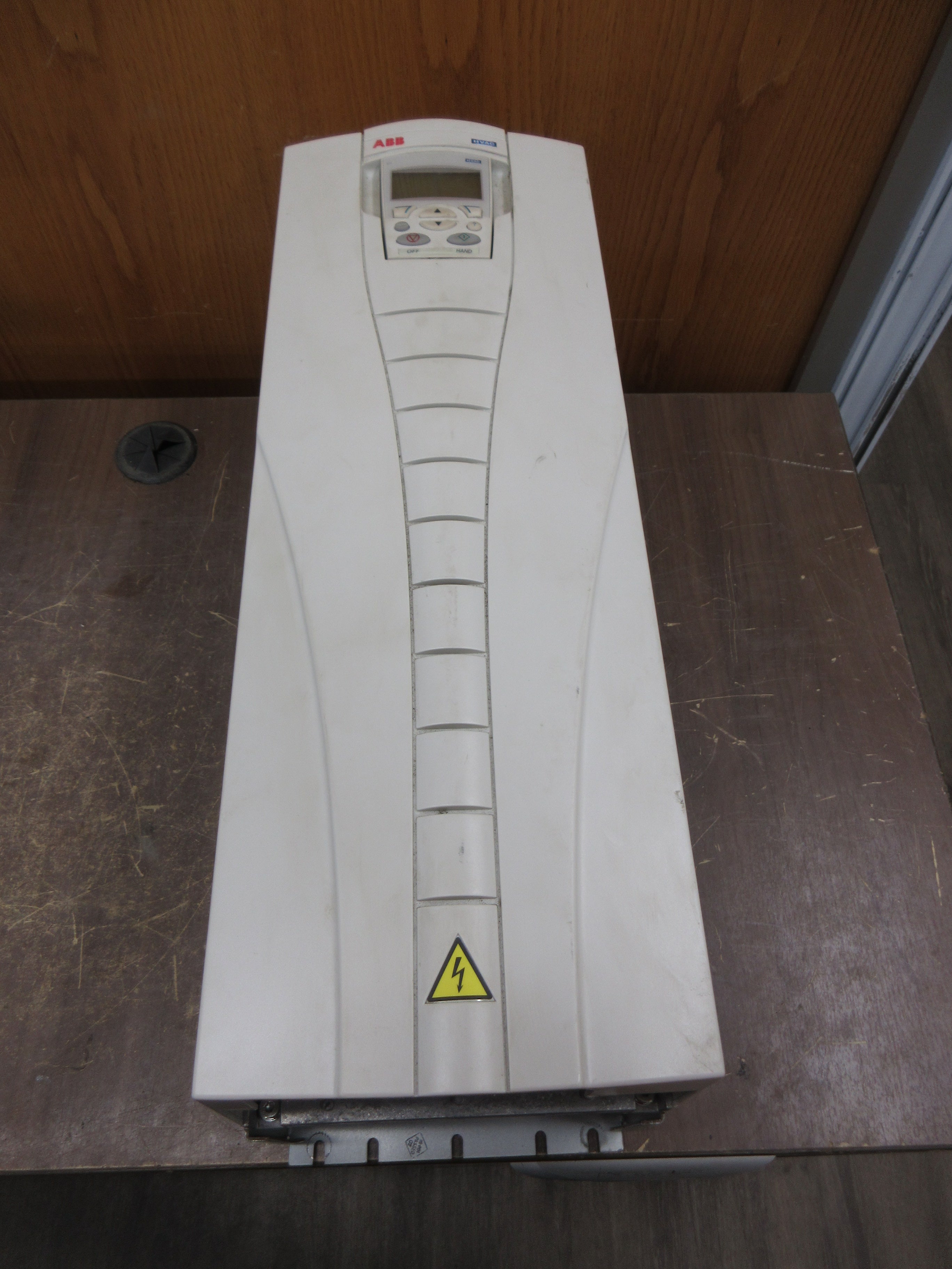 ABB ACH550 AC Drive ACH550-UH-075A-2 25HP 3Ph w/ Keypad Used