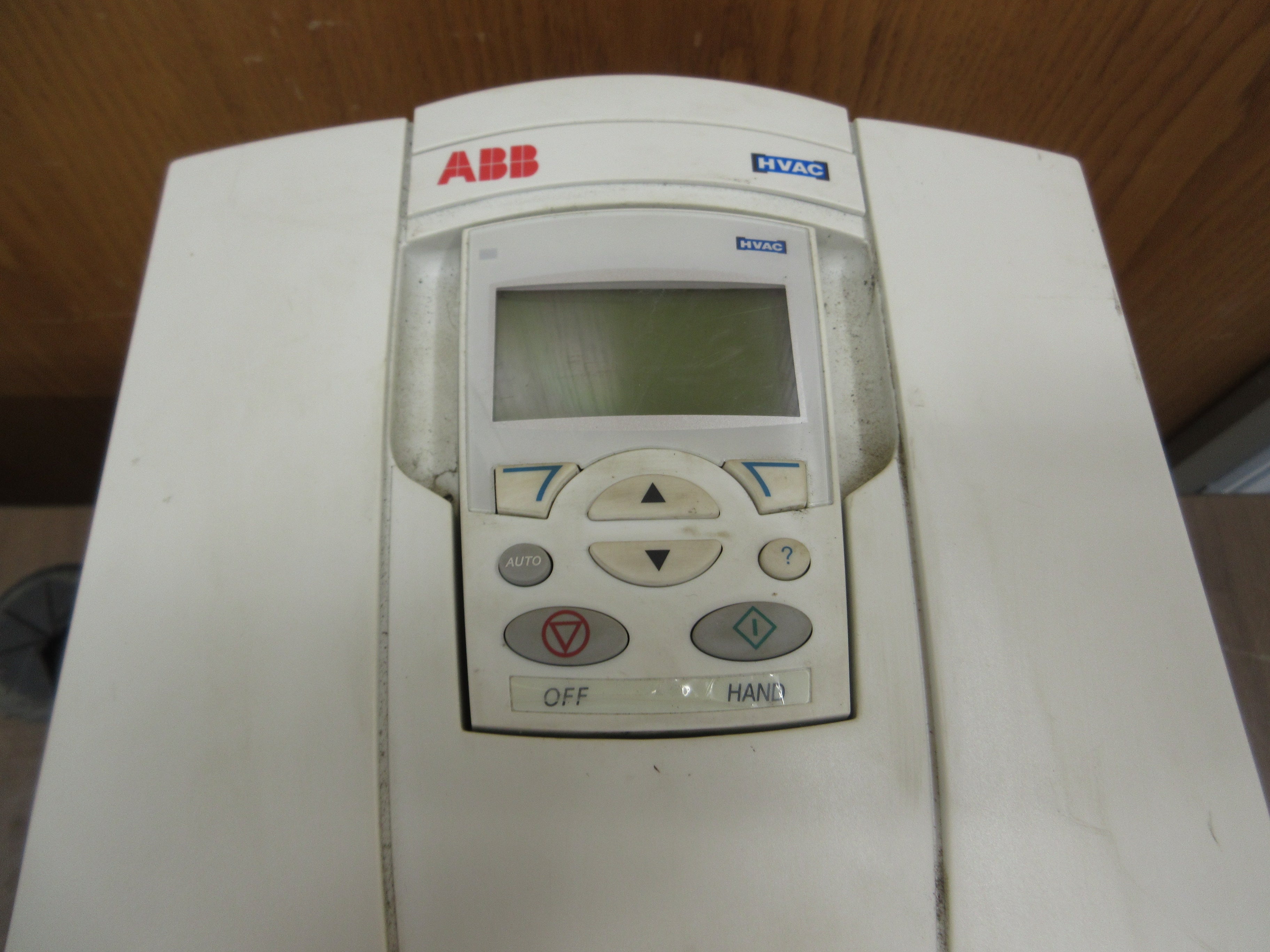 ABB ACH550 AC Drive ACH550-UH-075A-2 25HP 3Ph w/ Keypad Used