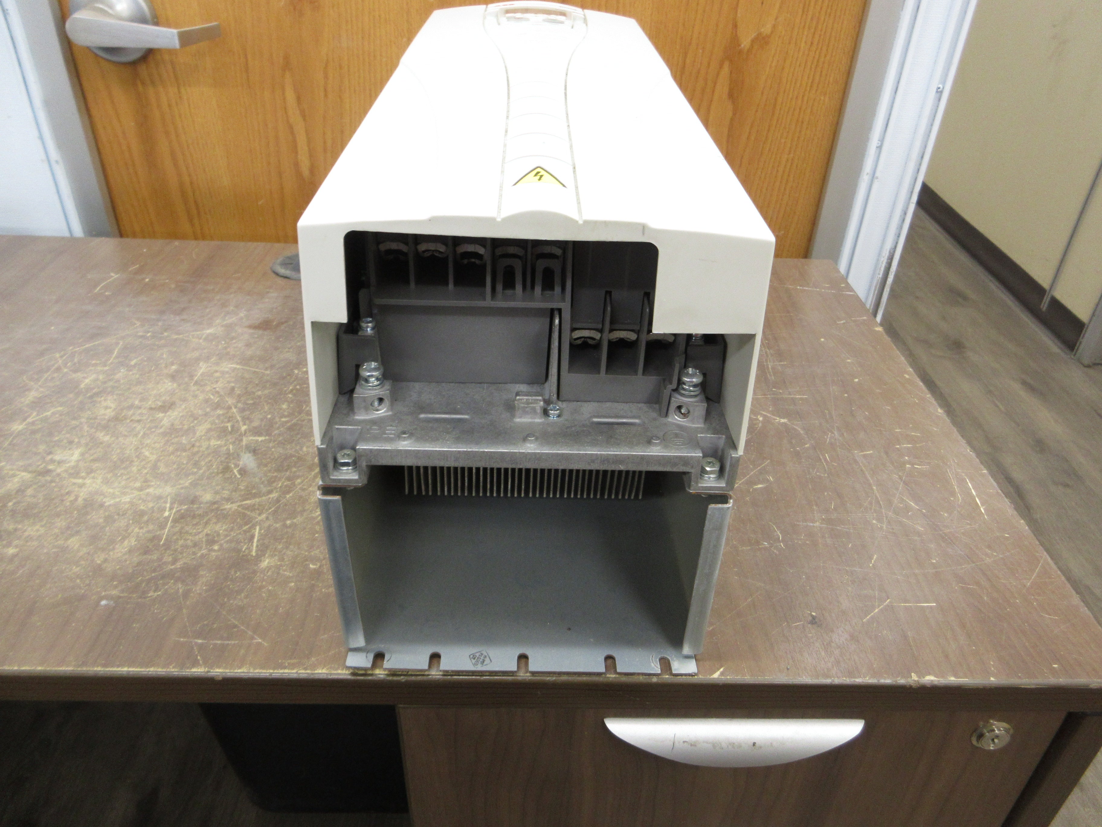 ABB ACH550 AC Drive ACH550-UH-075A-2 25HP 3Ph w/ Keypad Used