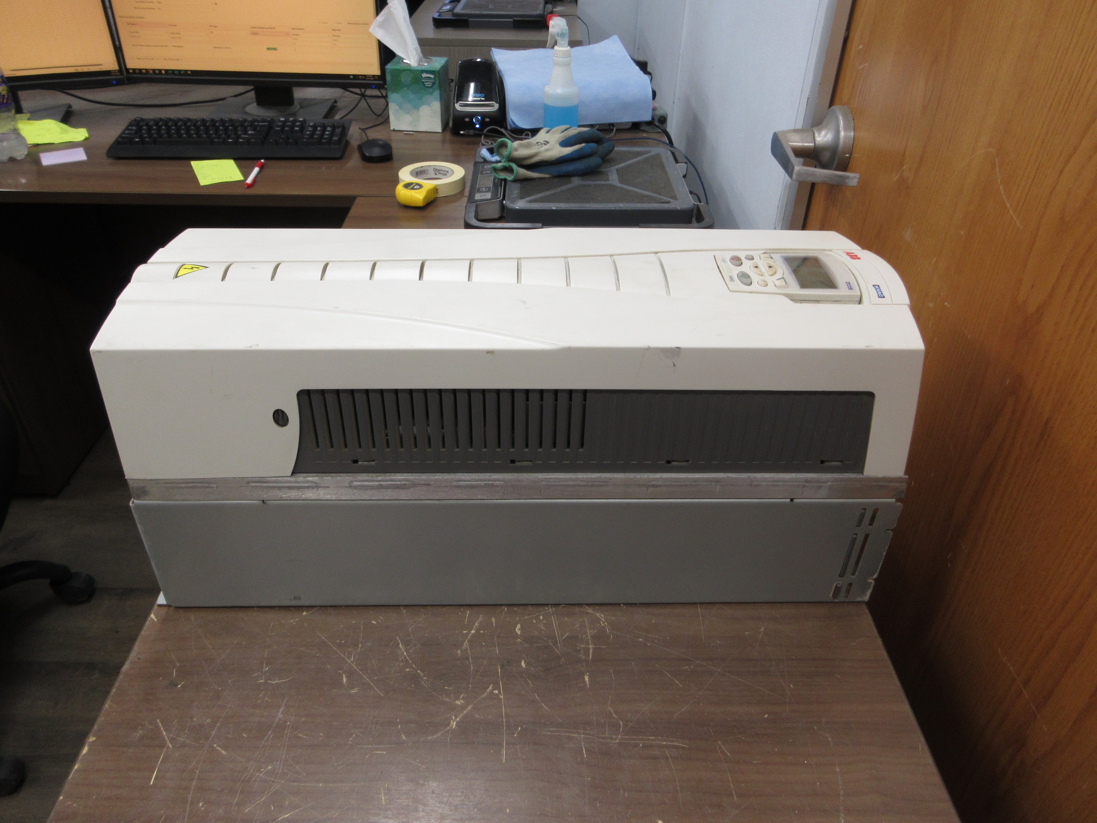 ABB ACH550 AC Drive ACH550-UH-075A-2 25HP 3Ph w/ Keypad Used