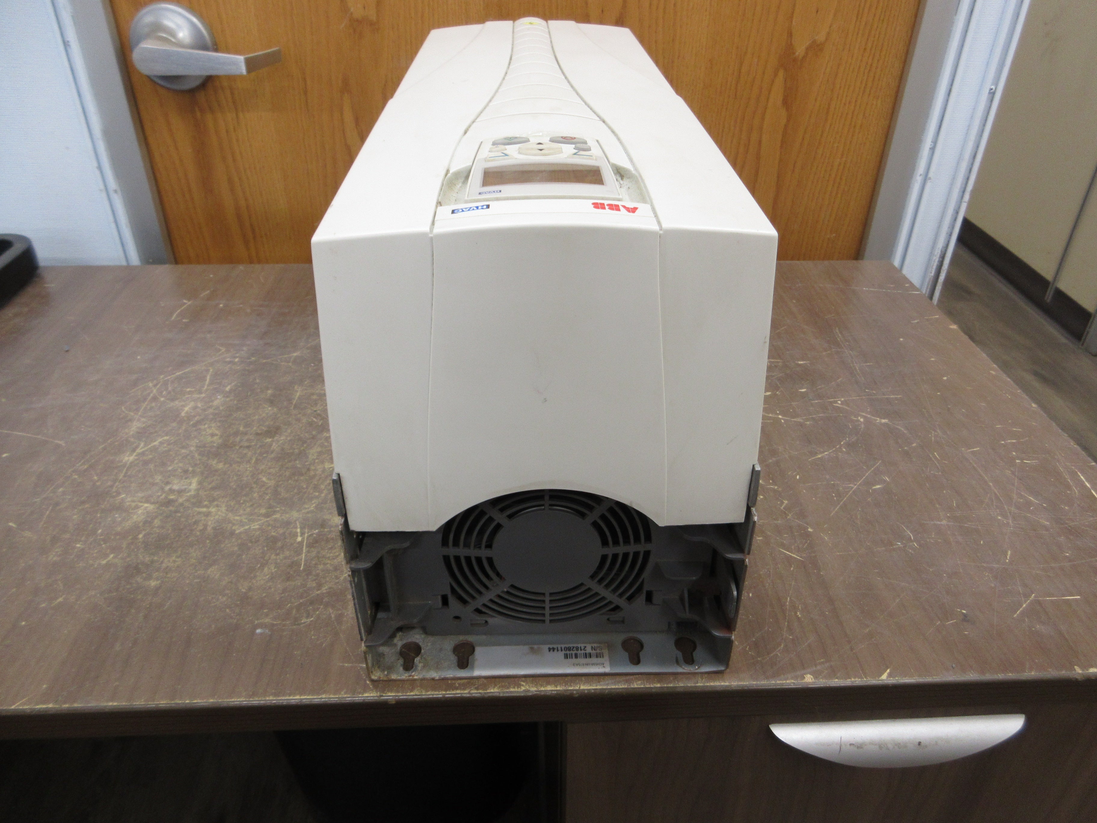 ABB ACH550 AC Drive ACH550-UH-075A-2 25HP 3Ph w/ Keypad Used