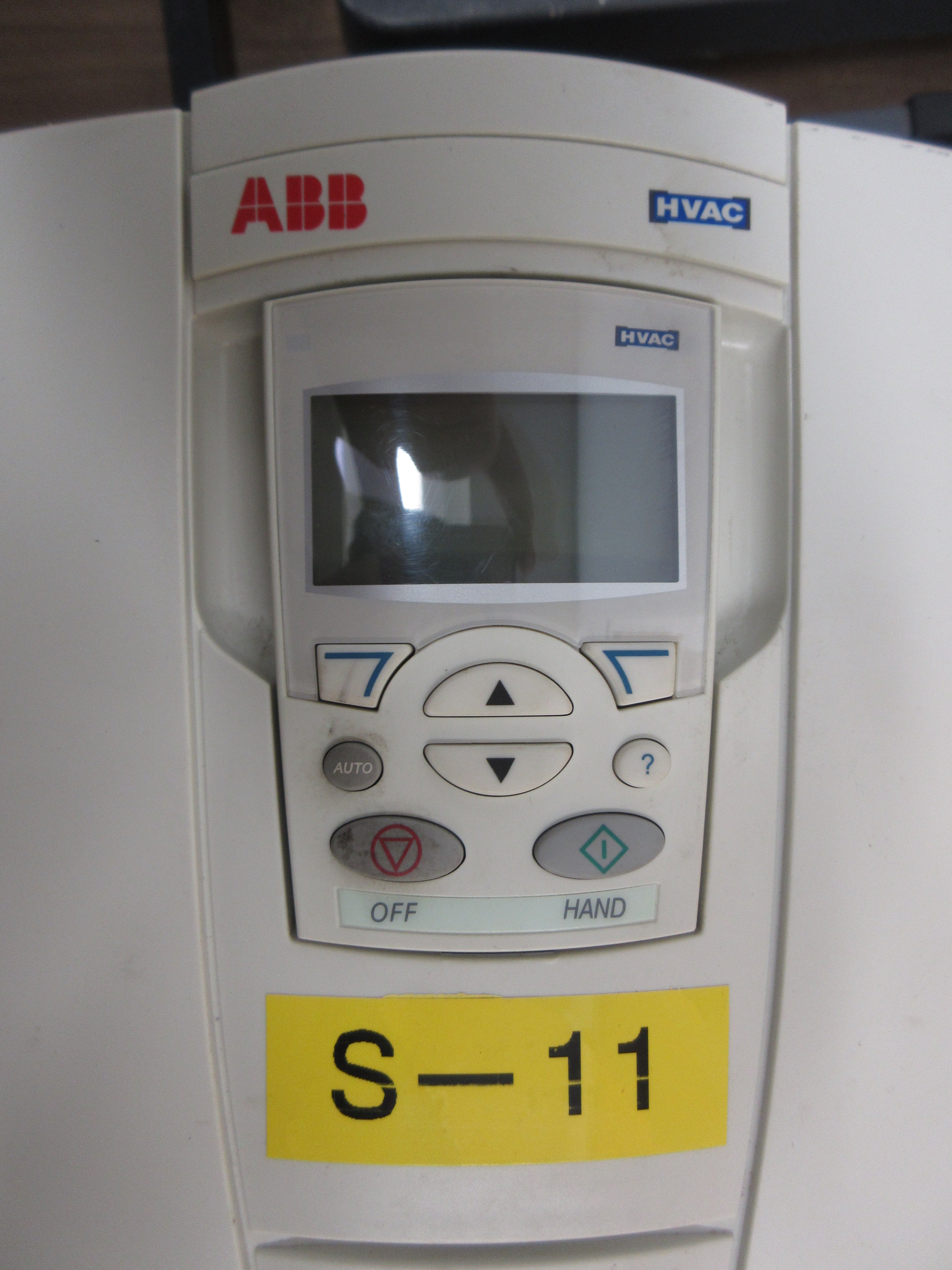 ABB ACH550 AC Drive w/Bypass ACH550-VCR-059A-2+F267 20HP 3Ph w/ Keypad Used