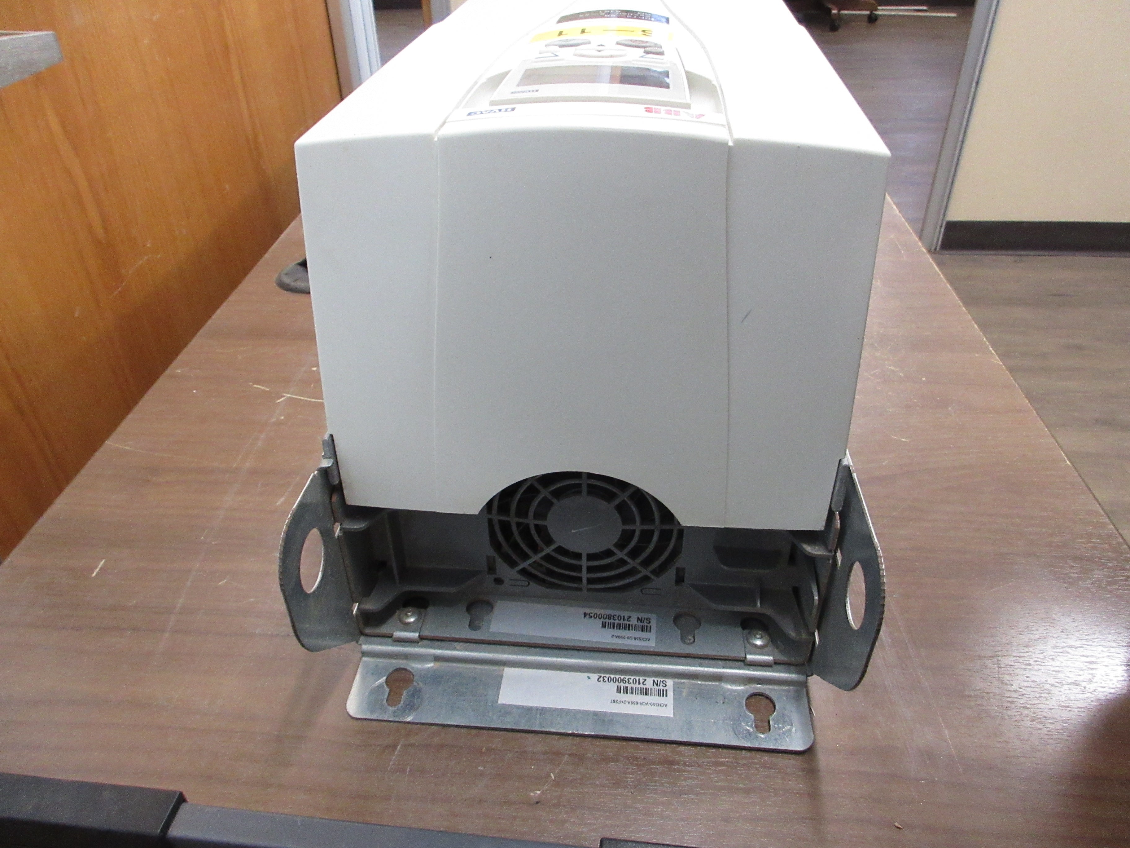 ABB ACH550 AC Drive w/Bypass ACH550-VCR-059A-2+F267 20HP 3Ph w/ Keypad Used