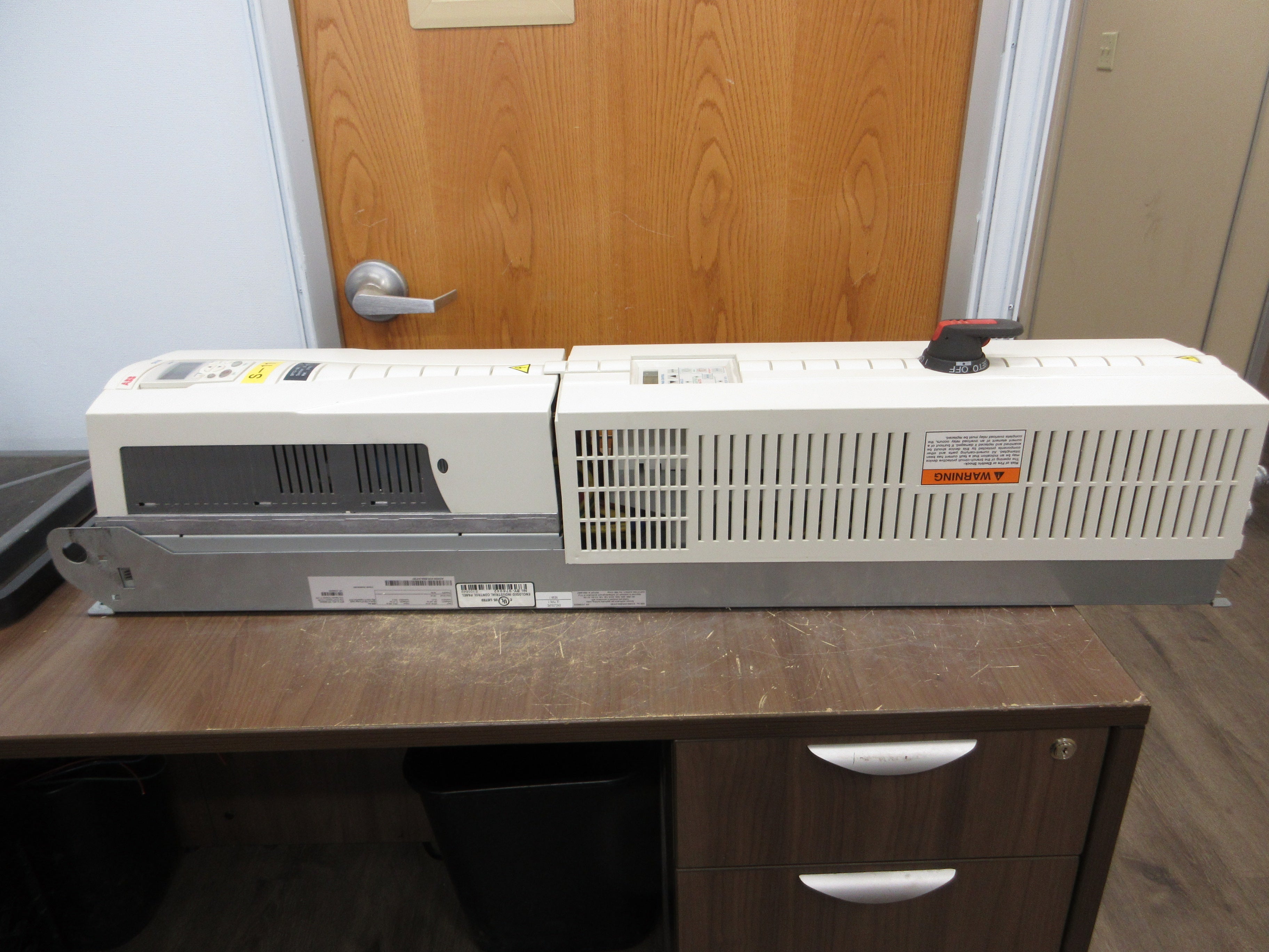 ABB ACH550 AC Drive w/Bypass ACH550-VCR-059A-2+F267 20HP 3Ph w/ Keypad Used