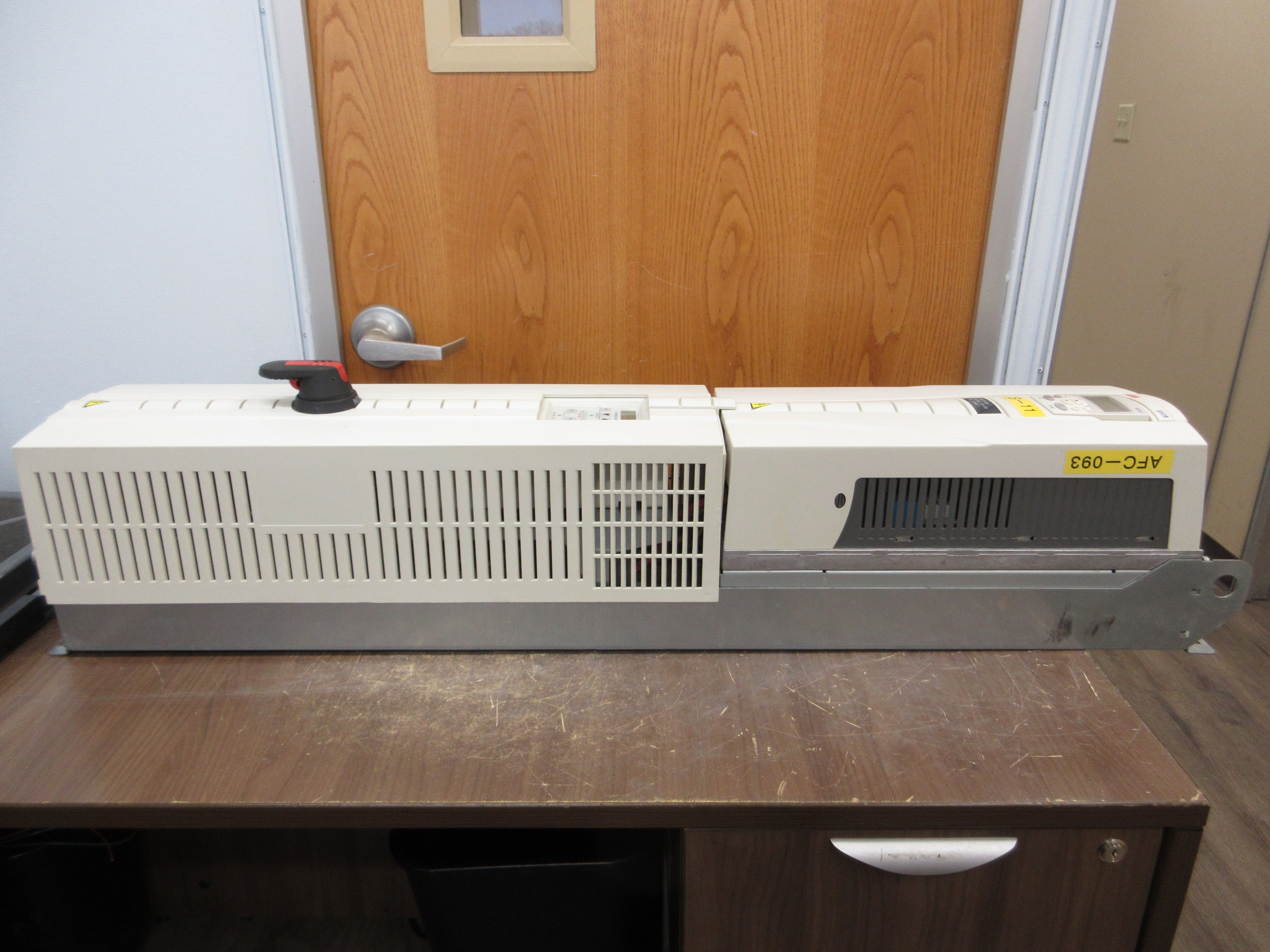 ABB ACH550 AC Drive w/Bypass ACH550-VCR-059A-2+F267 20HP 3Ph w/ Keypad Used