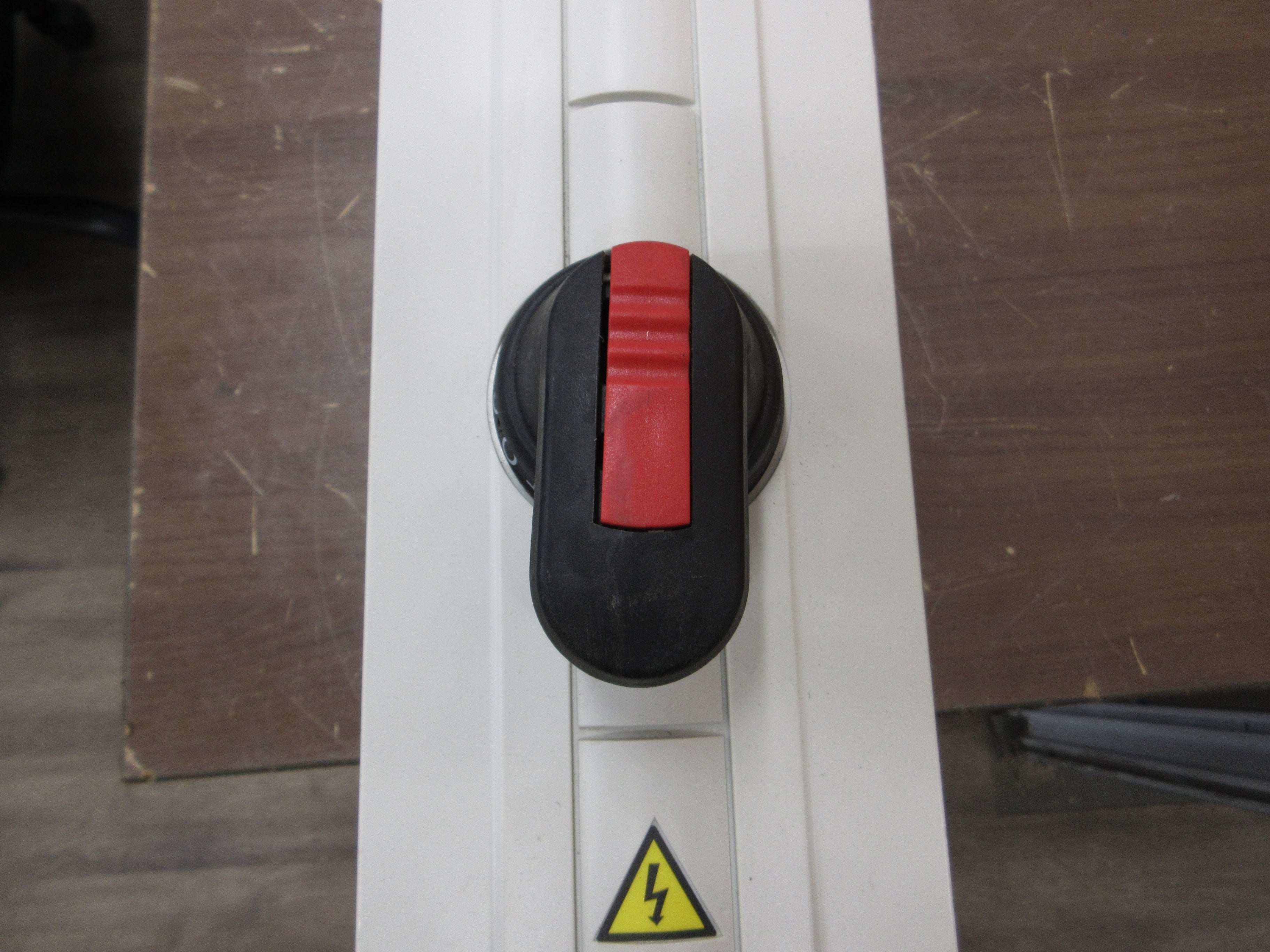 ABB ACH550 AC Drive w/ Bypass ACH550-VCR-07A5-2+F267 2HP 3Ph w/ Keypad Used