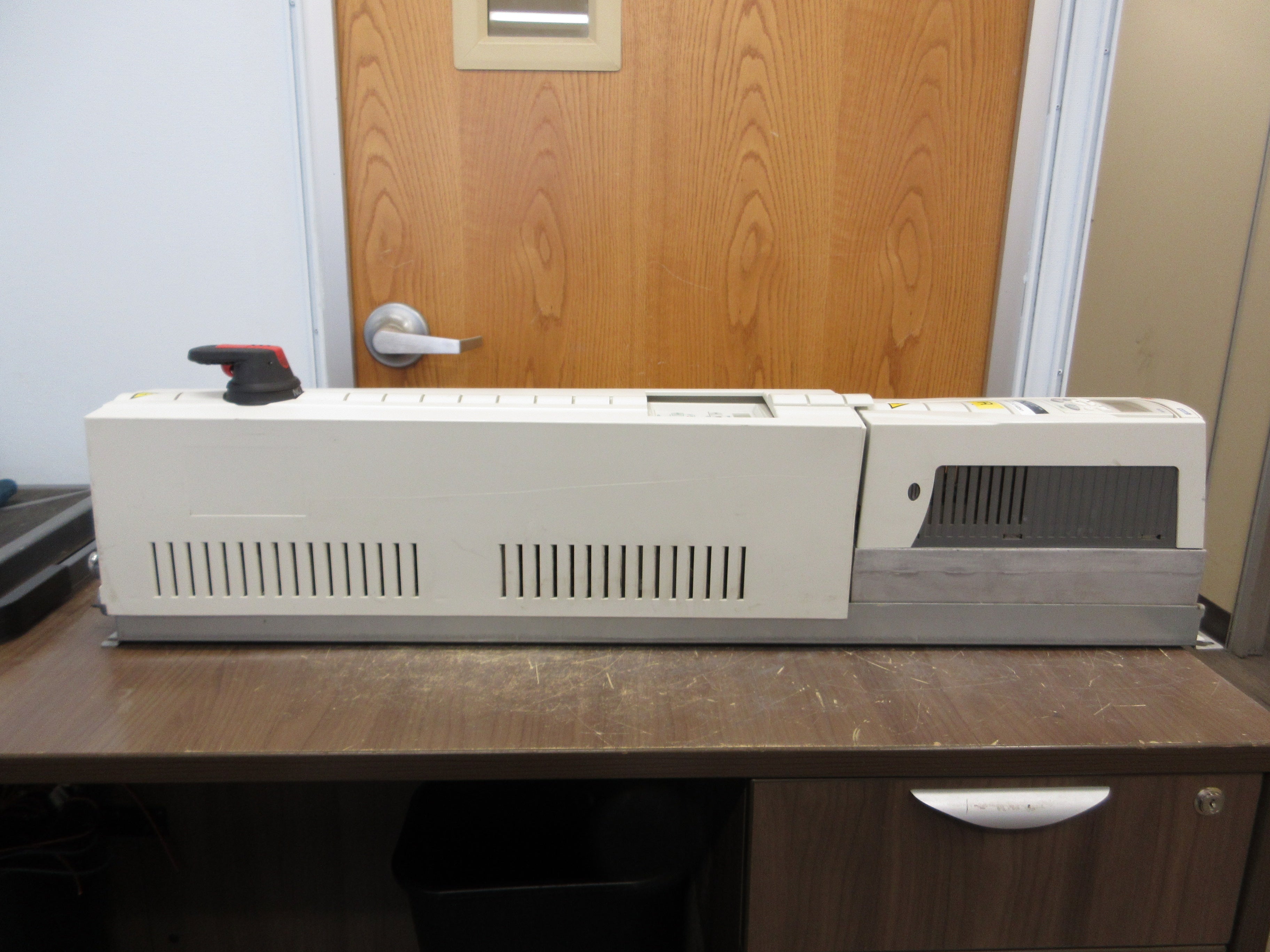 ABB ACH550 AC Drive w/ Bypass ACH550-VCR-07A5-2+F267 2HP 3Ph w/ Keypad Used