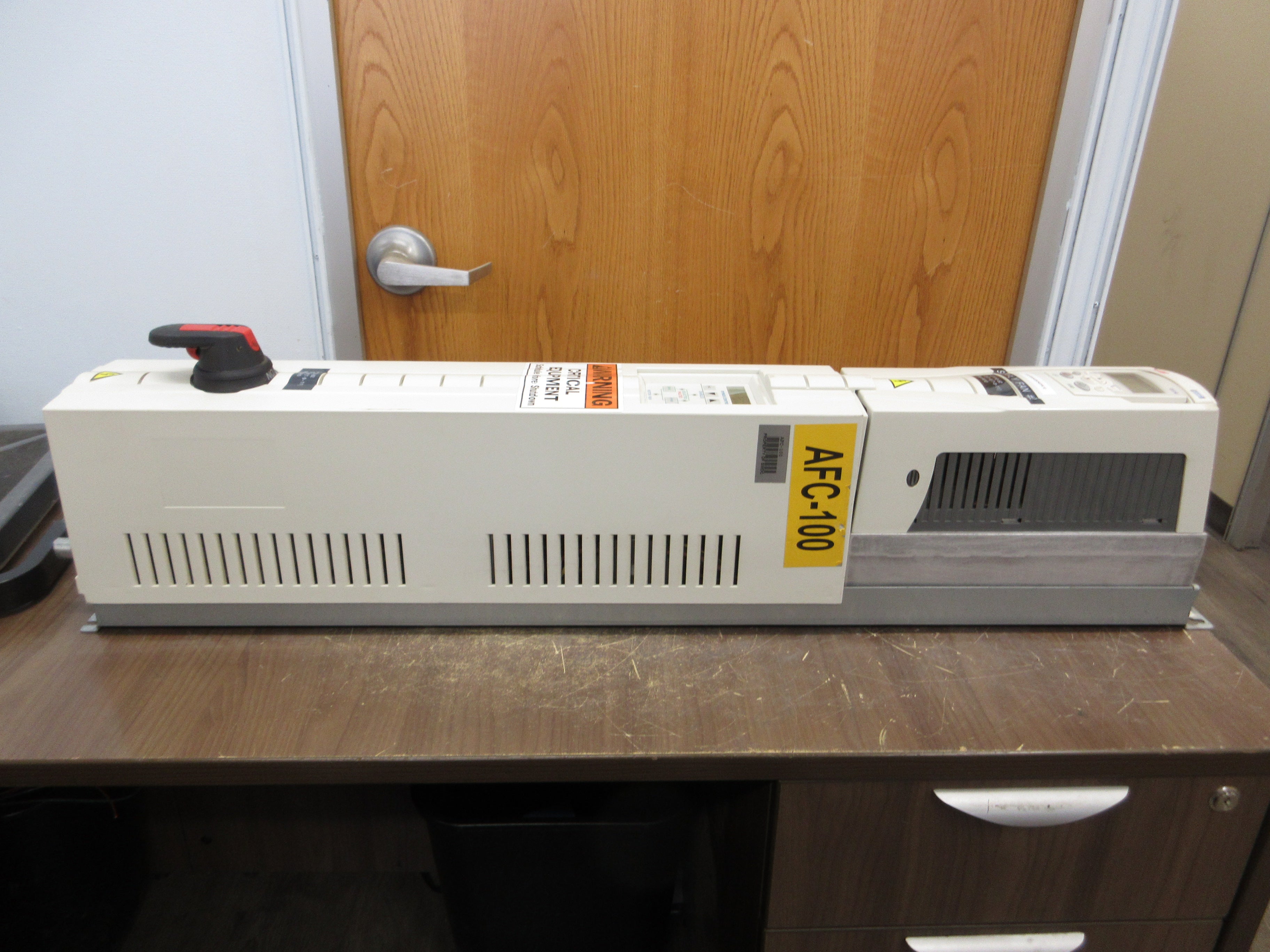 ABB ACH550 AC Drive w/ Bypass ACH550-VCR-017A-2+F267 5HP 3Ph w/ Keypad Used